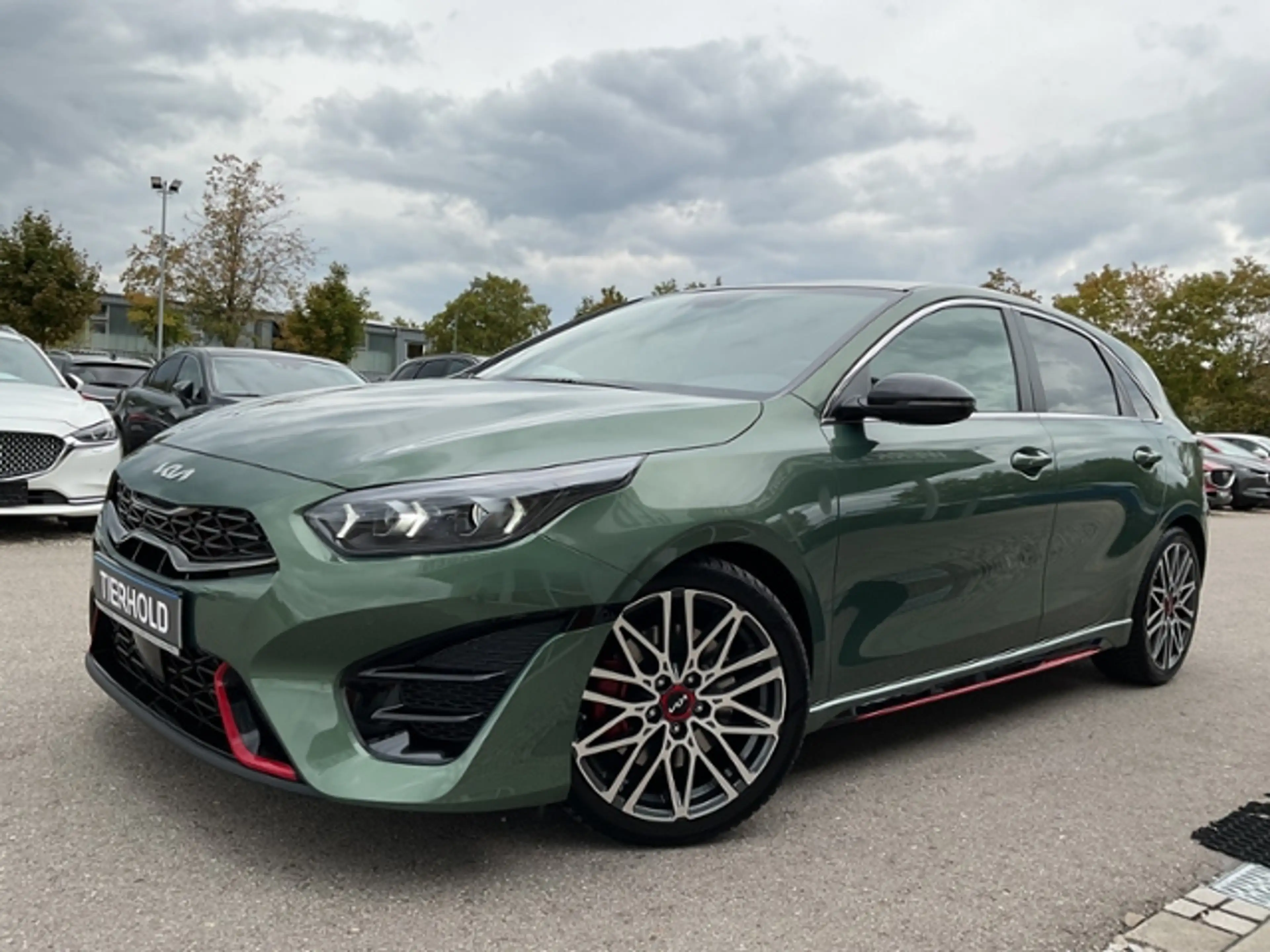 Kia Ceed / cee'd 1,6 GT ACC Kamera Navi DAB LED BLIS JBL — photo 2