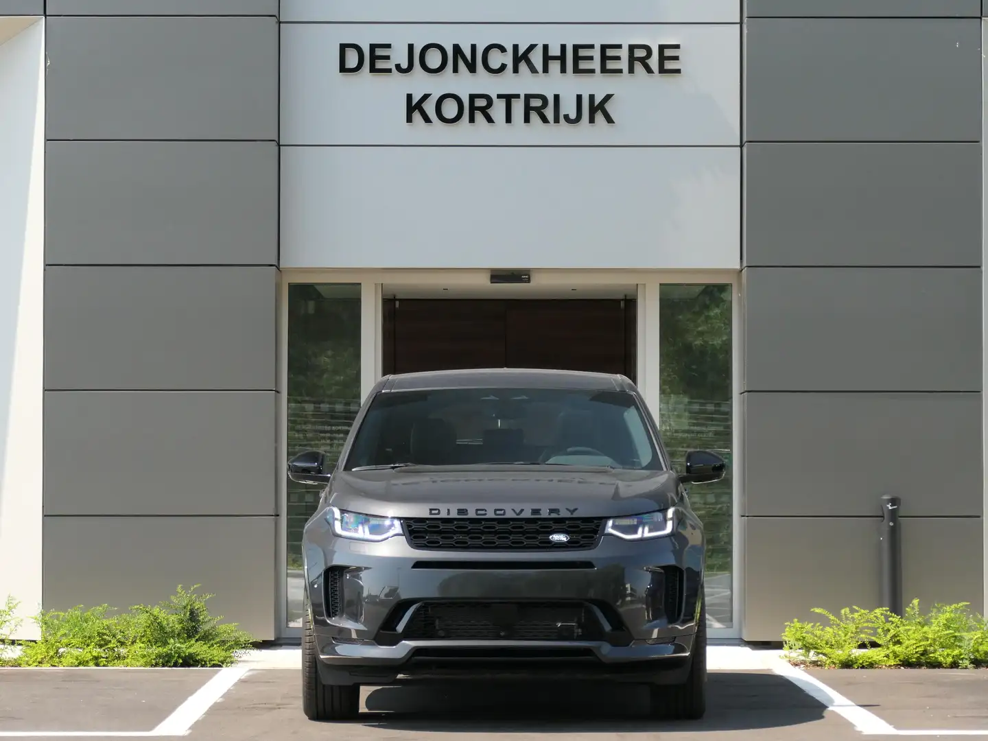Land Rover Discovery Sport - R-DYNAMIC SE AWD AUT. Grijs - 2