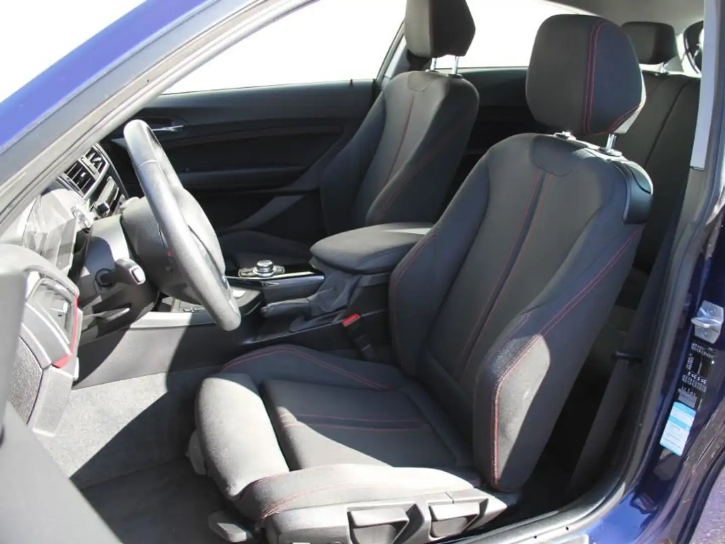 BMW 120 i Sport Line 3-Türer Park-Assist Autom. SH Blauw - 2