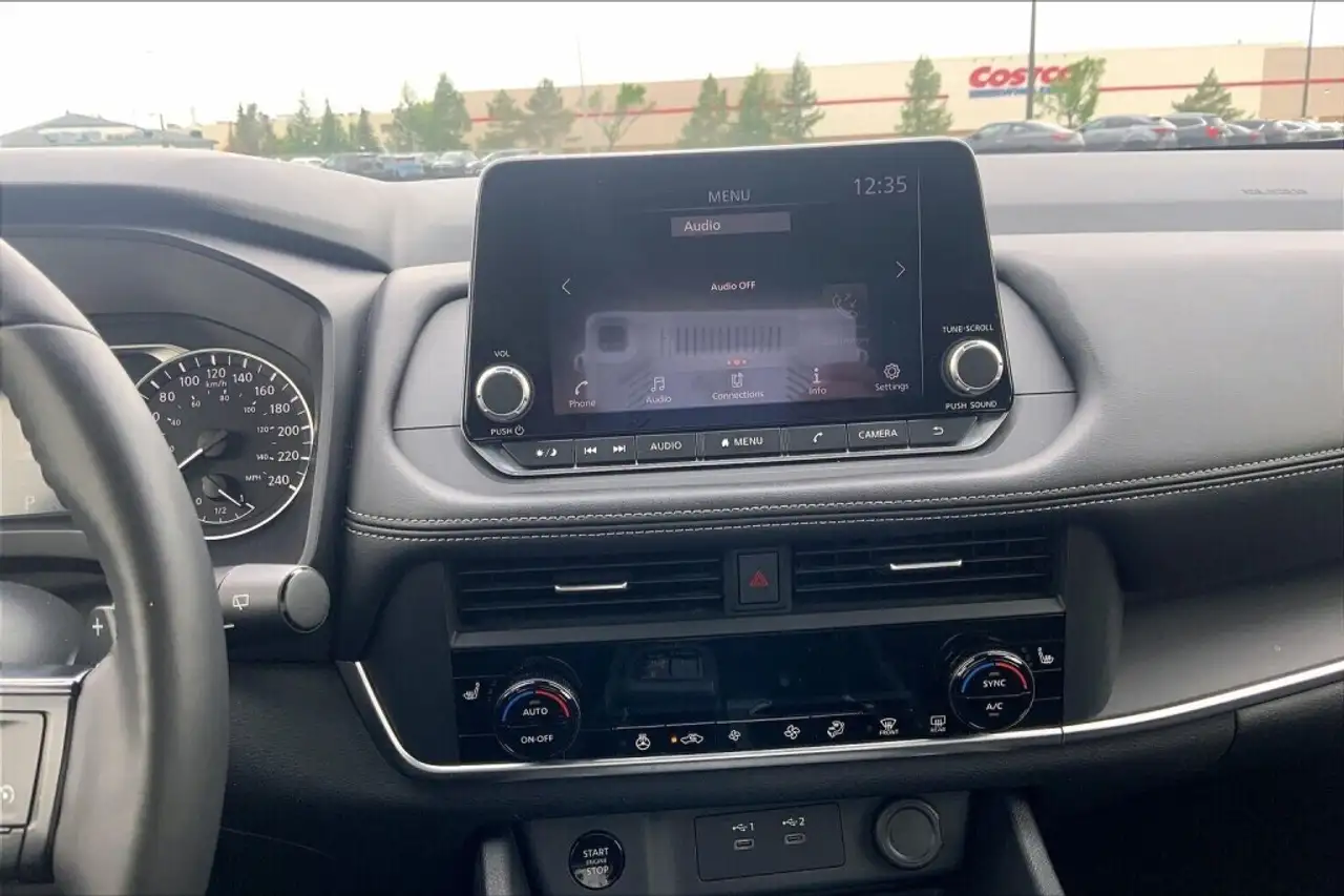 Nissan Rogue снимка Nissan Rogue