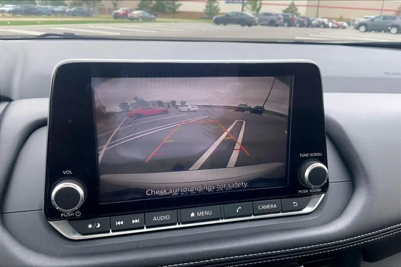 Nissan Rogue снимка Nissan Rogue