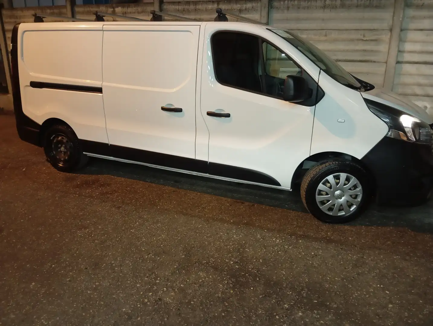 Opel Vivaro autocarro L2 H1 Bronze - 1