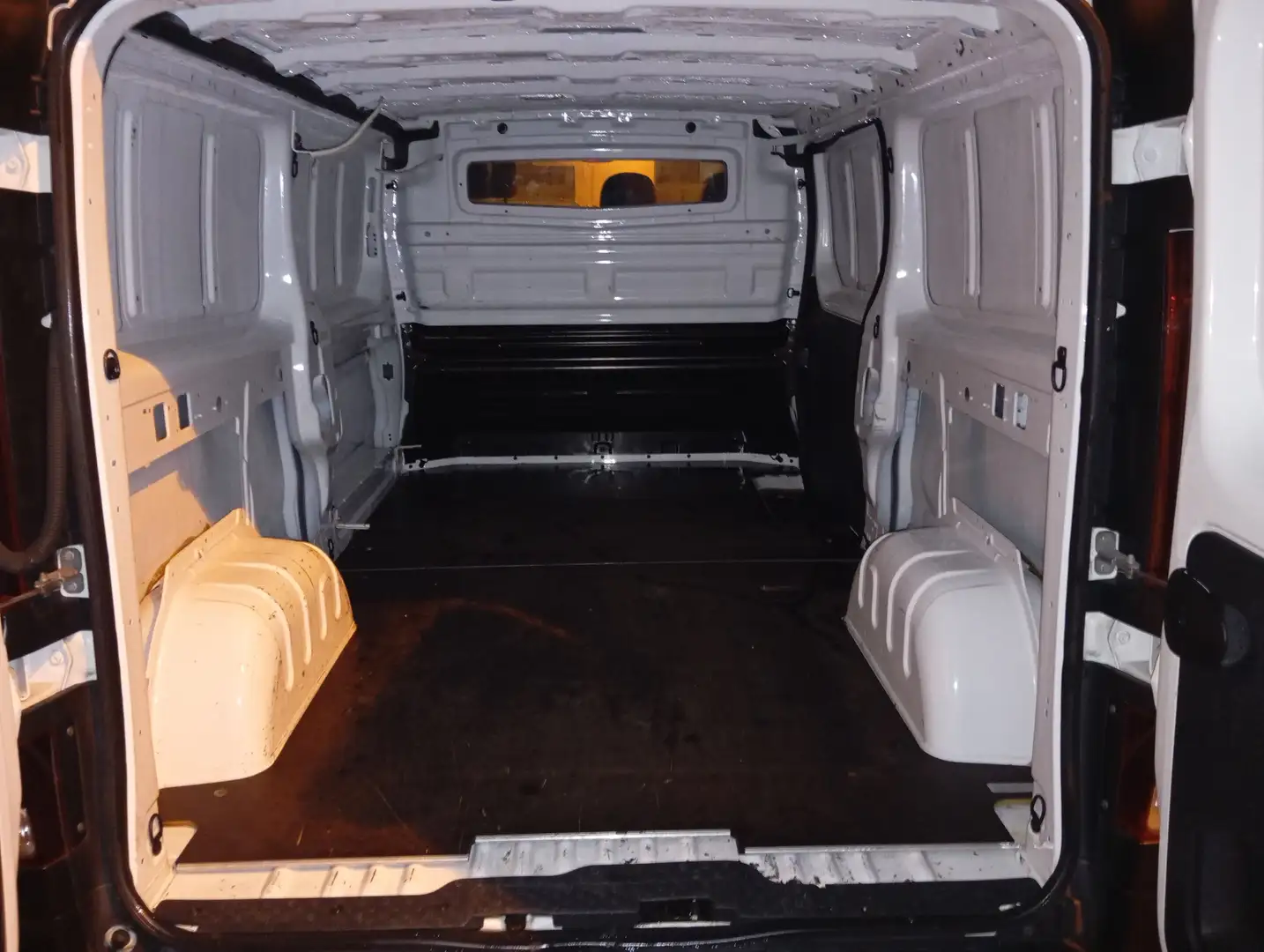 Opel Vivaro autocarro L2 H1 Bronze - 2