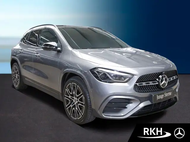 Mercedes-Benz Gla view 2