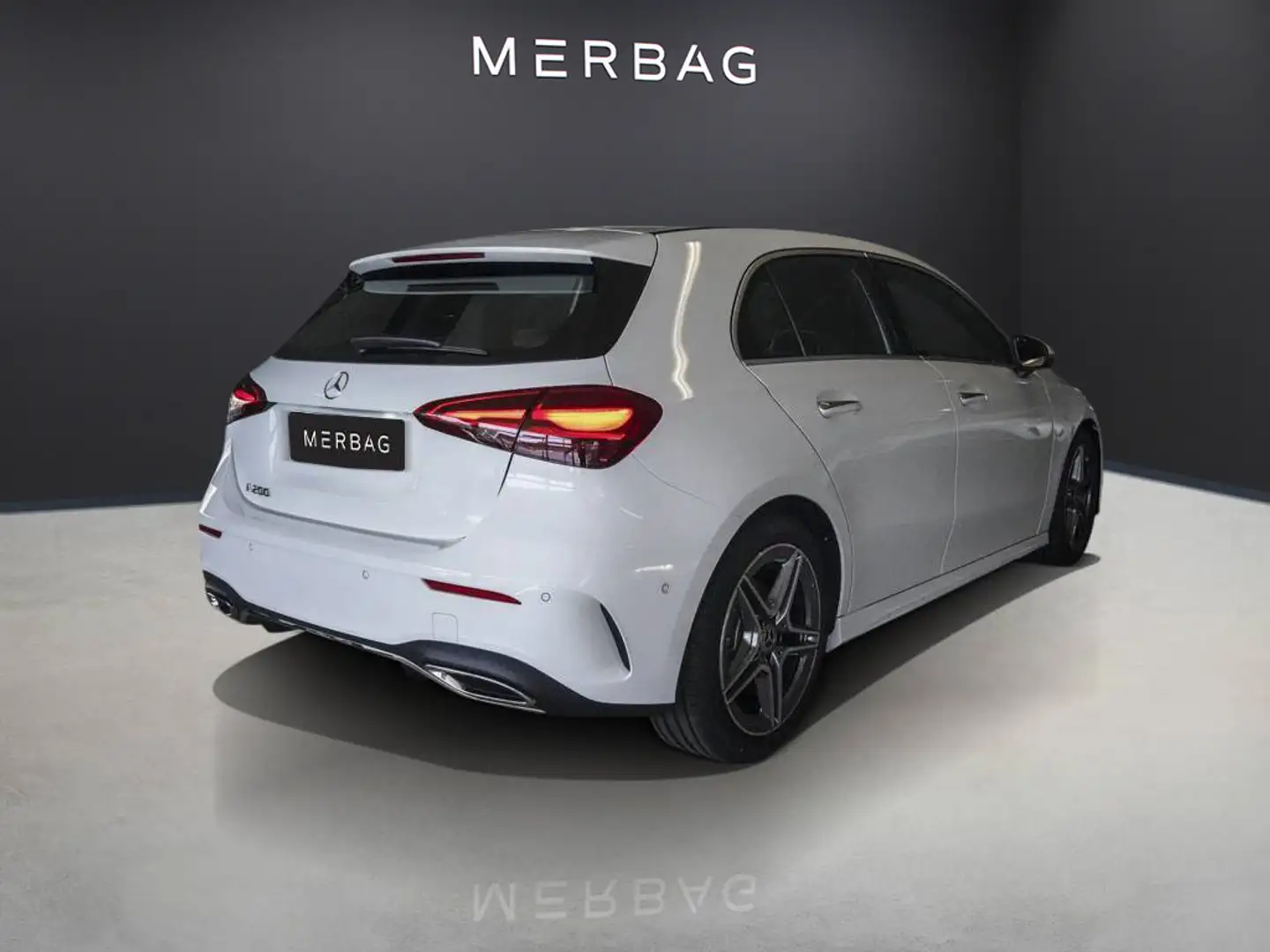 Mercedes-Benz A 200 AMG-DISTRONIC-KEYLESS-AHK-KAM-UVP 51.000,- Blanc - 2