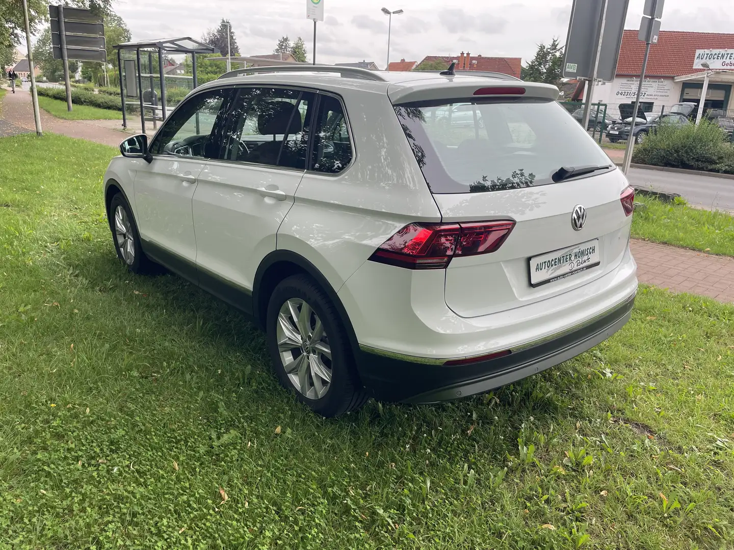 Volkswagen Tiguan Highline 2,0Ltr. TDI DSG+SHZ+AHK+PDC+Klima +HUD Weiß - 2