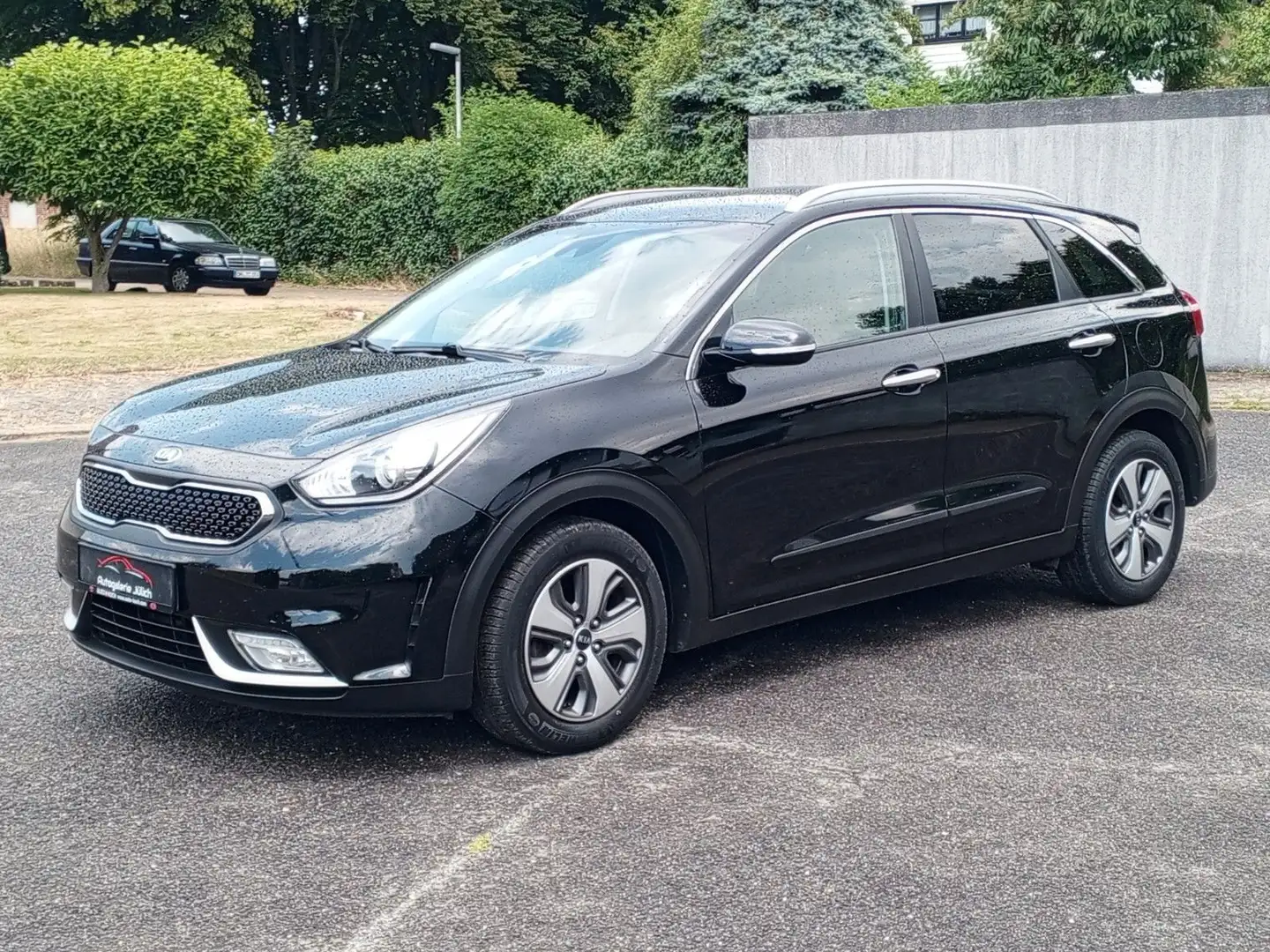 Kia Niro Vision*Wenig km*8-Fach bereift*Viele Extras Schwarz - 1