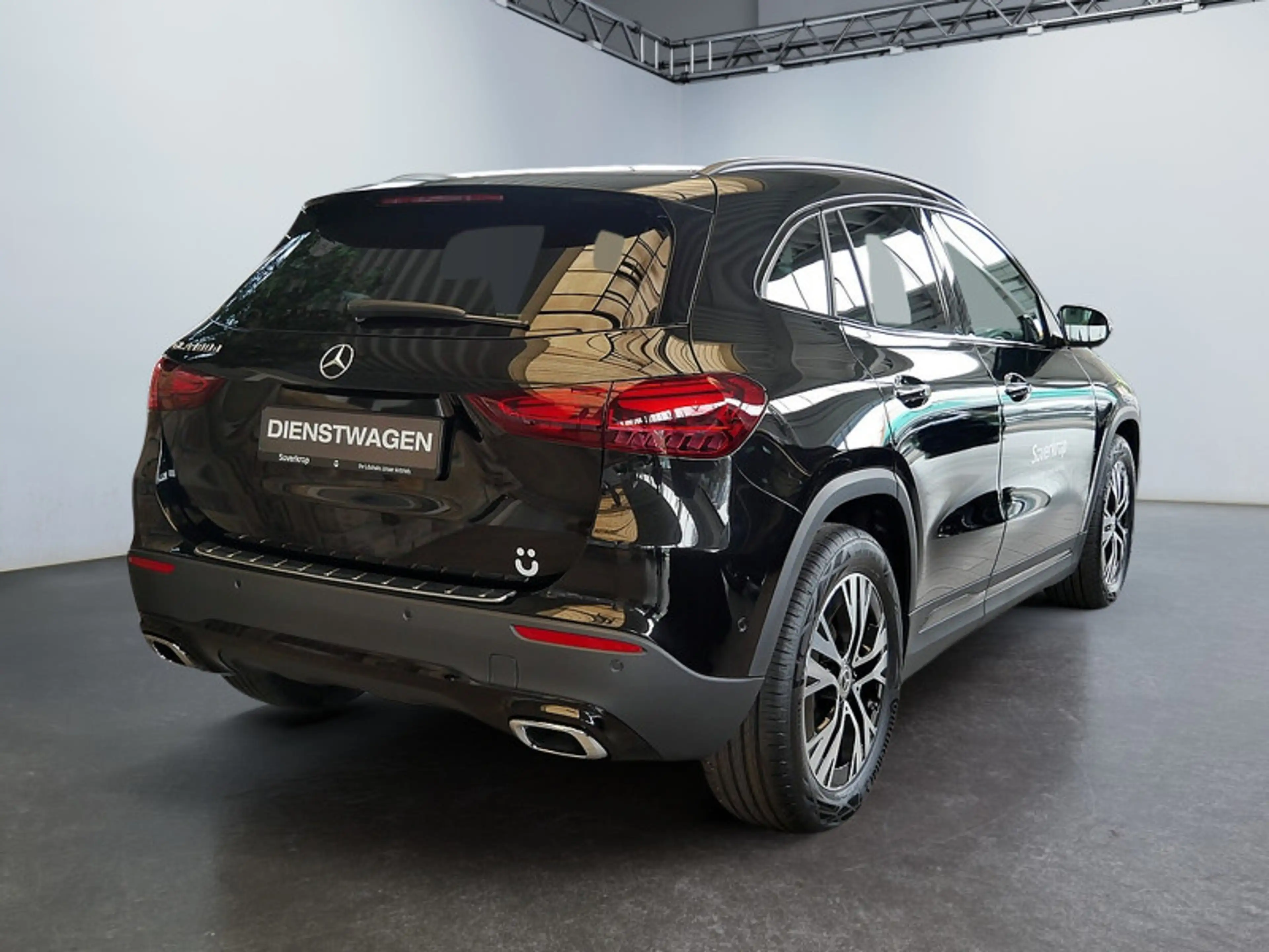Mercedes-Benz GLA 180 d NIGHT PROGRESSIVE 360 DISTR KAMERA PDC — photo 3