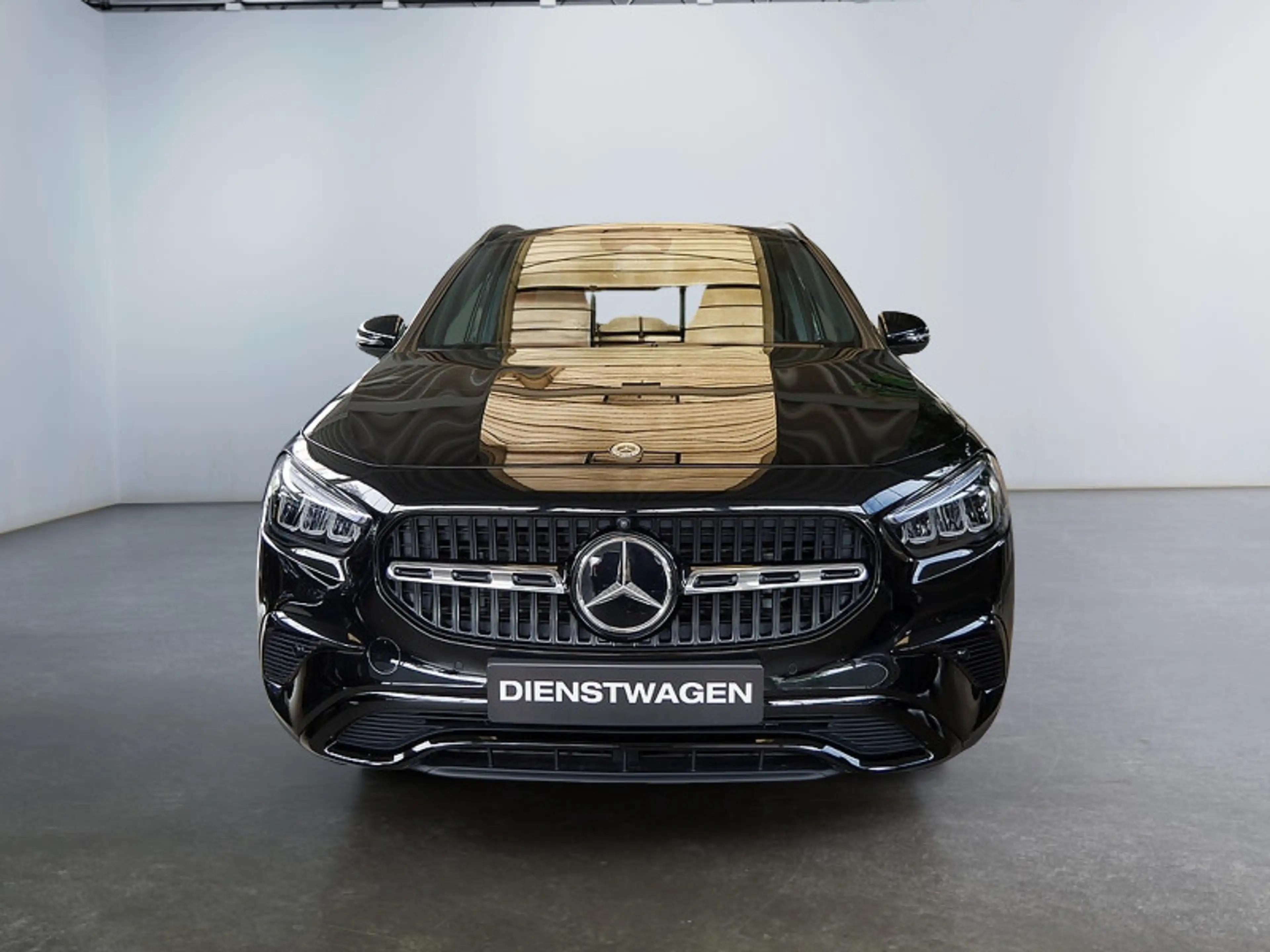 Mercedes-Benz GLA 180 d NIGHT PROGRESSIVE 360 DISTR KAMERA PDC — photo 2