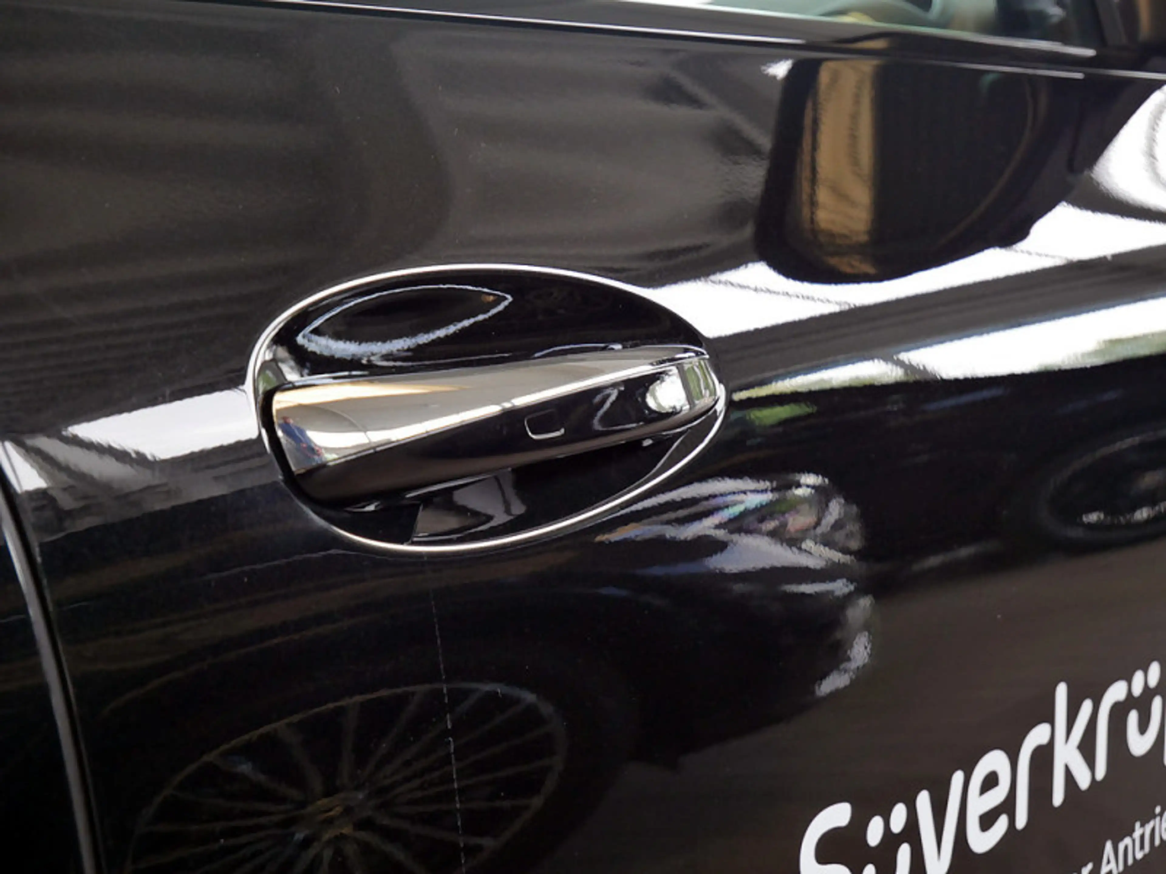 Mercedes-Benz GLA 180 d NIGHT PROGRESSIVE 360 DISTR KAMERA PDC — photo 9