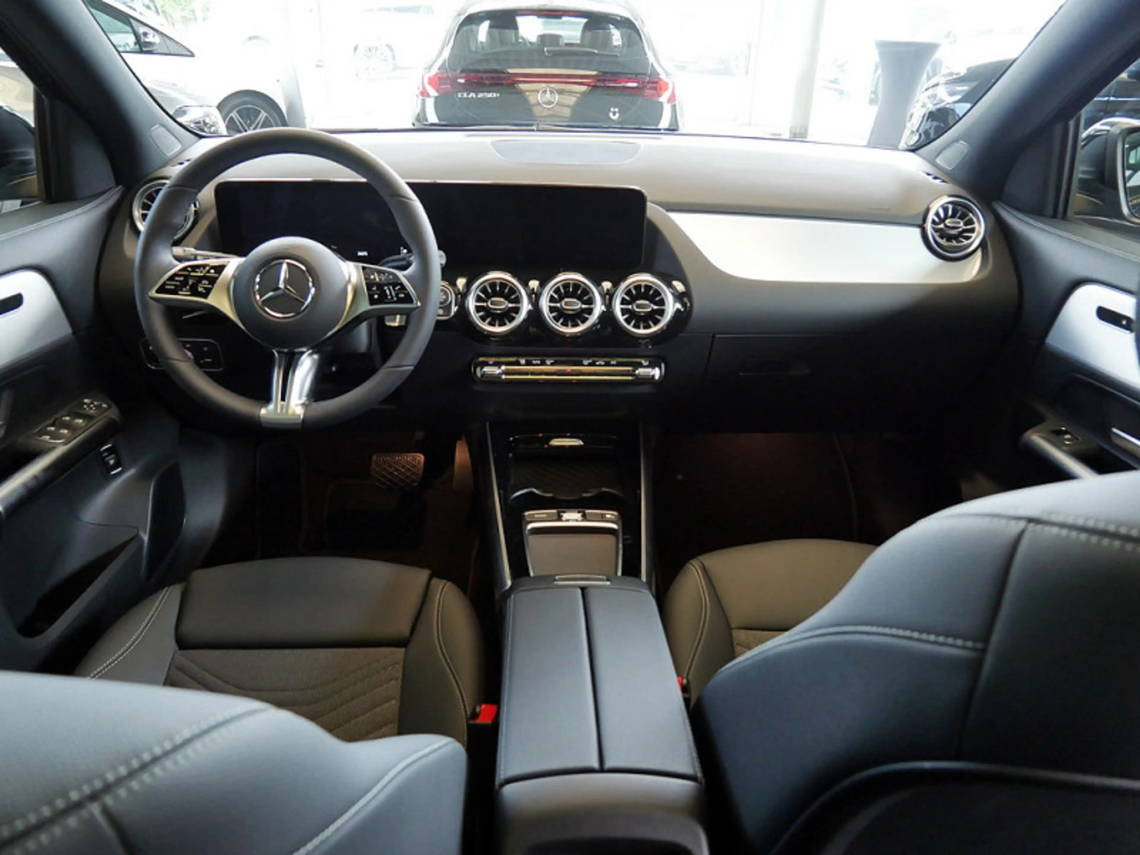 Mercedes-Benz GLA 180 d NIGHT PROGRESSIVE 360 DISTR KAMERA PDC — photo 7