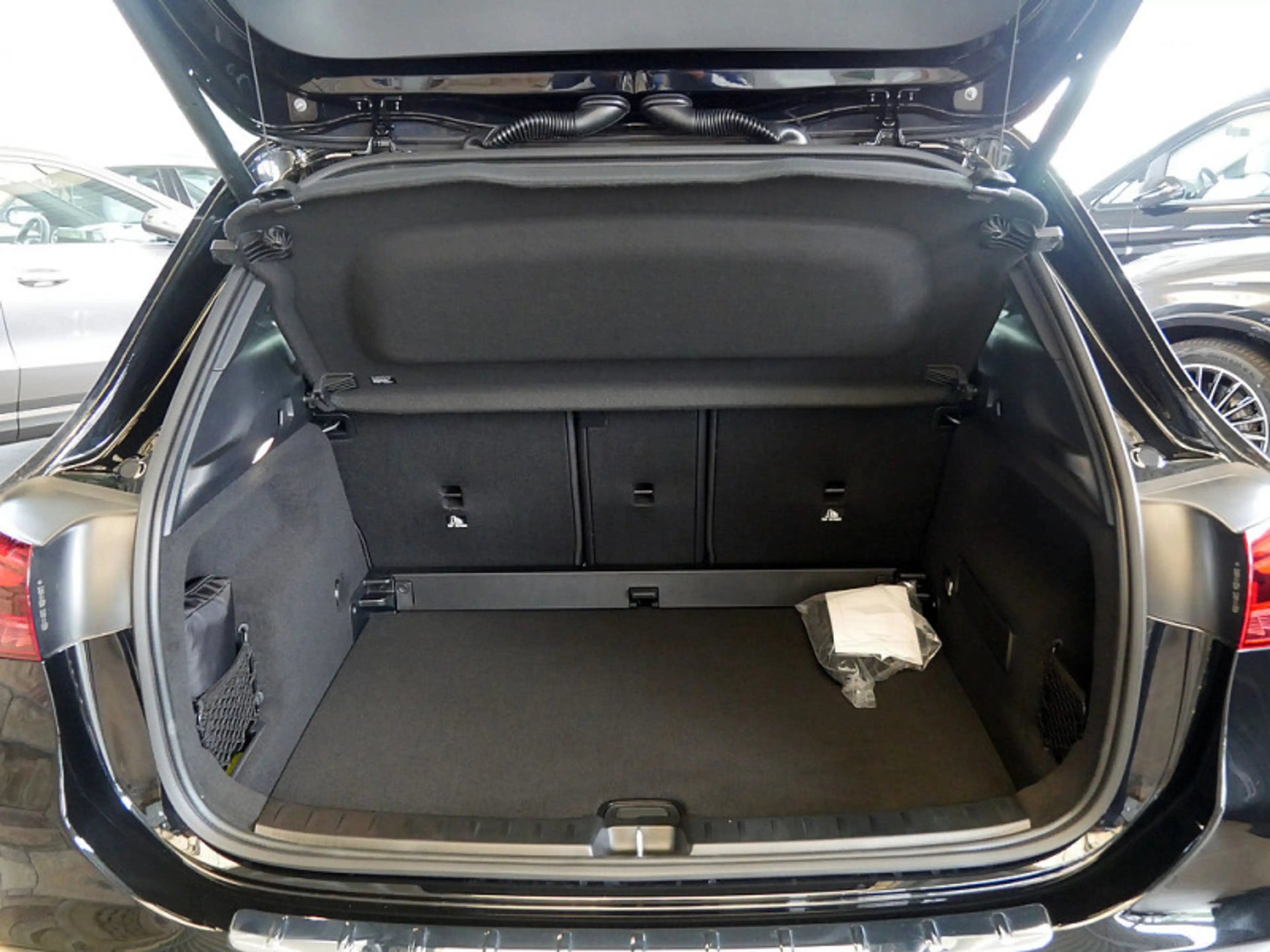 Mercedes-Benz GLA 180 d NIGHT PROGRESSIVE 360 DISTR KAMERA PDC — photo 11
