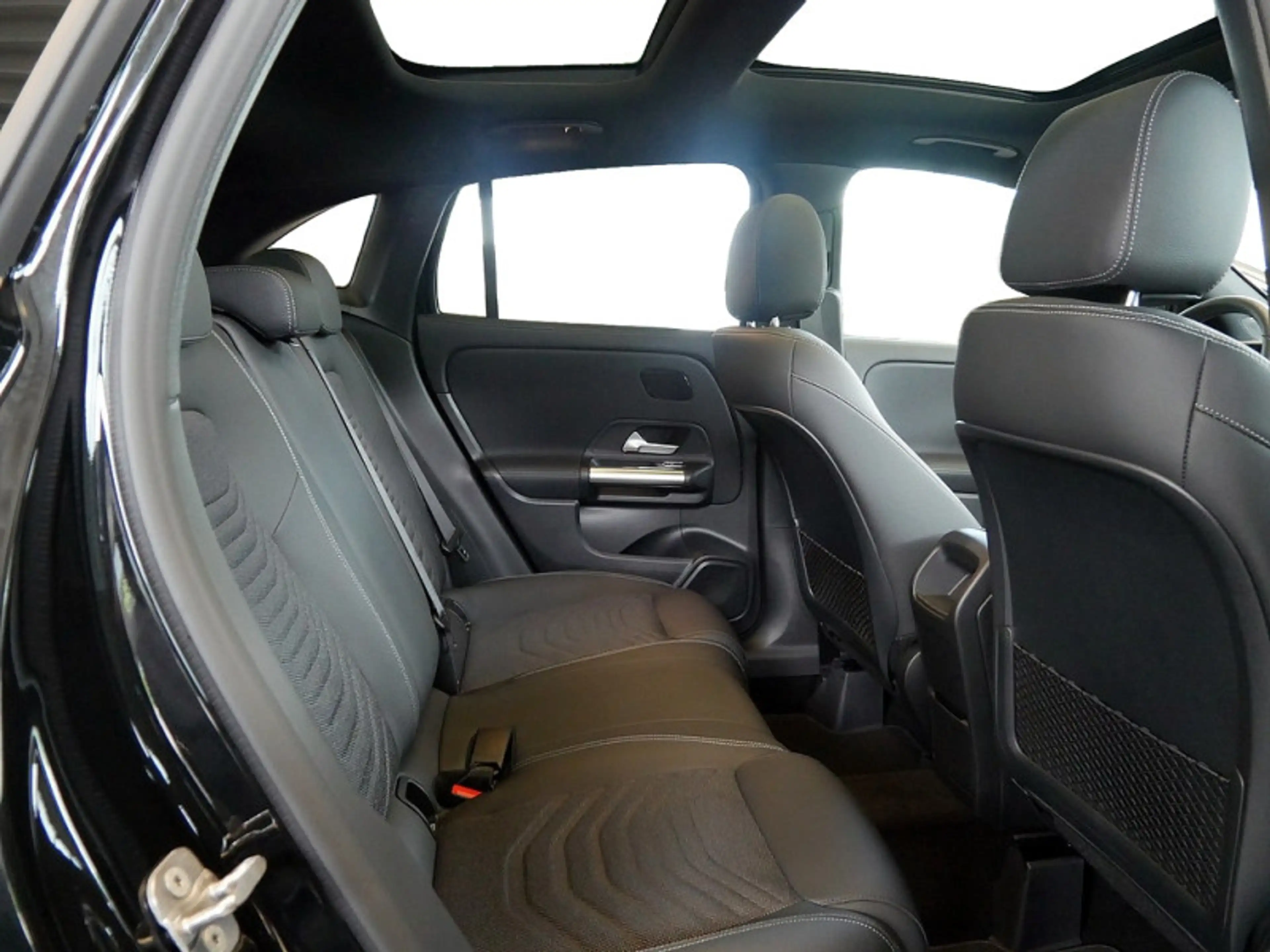Mercedes-Benz GLA 180 d NIGHT PROGRESSIVE 360 DISTR KAMERA PDC — photo 6