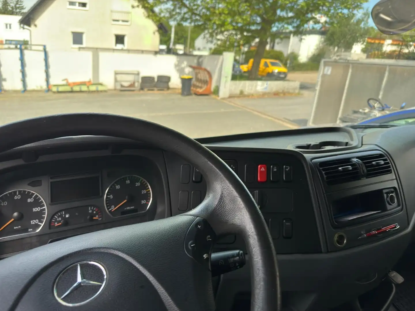 Trucks-Lkw Mercedes-Benz Atego White - 1