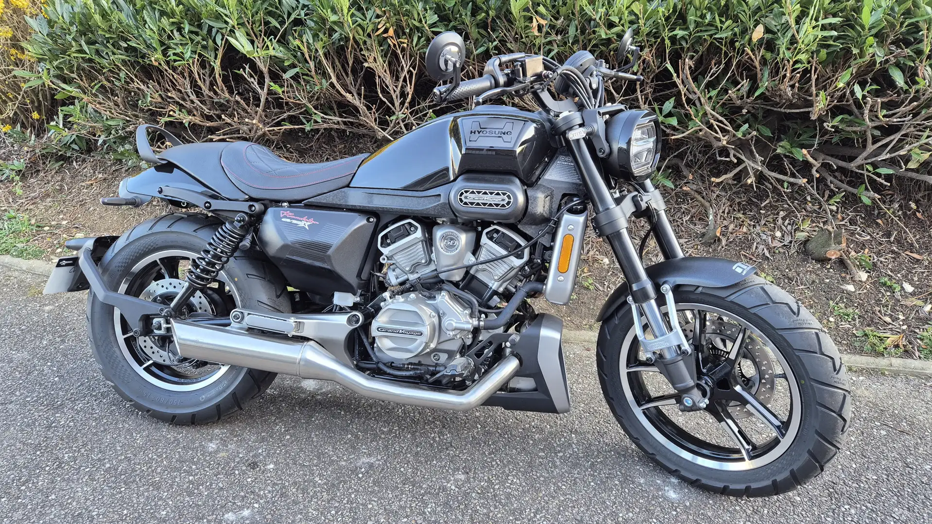 Hyosung GV 125 Negro - 1