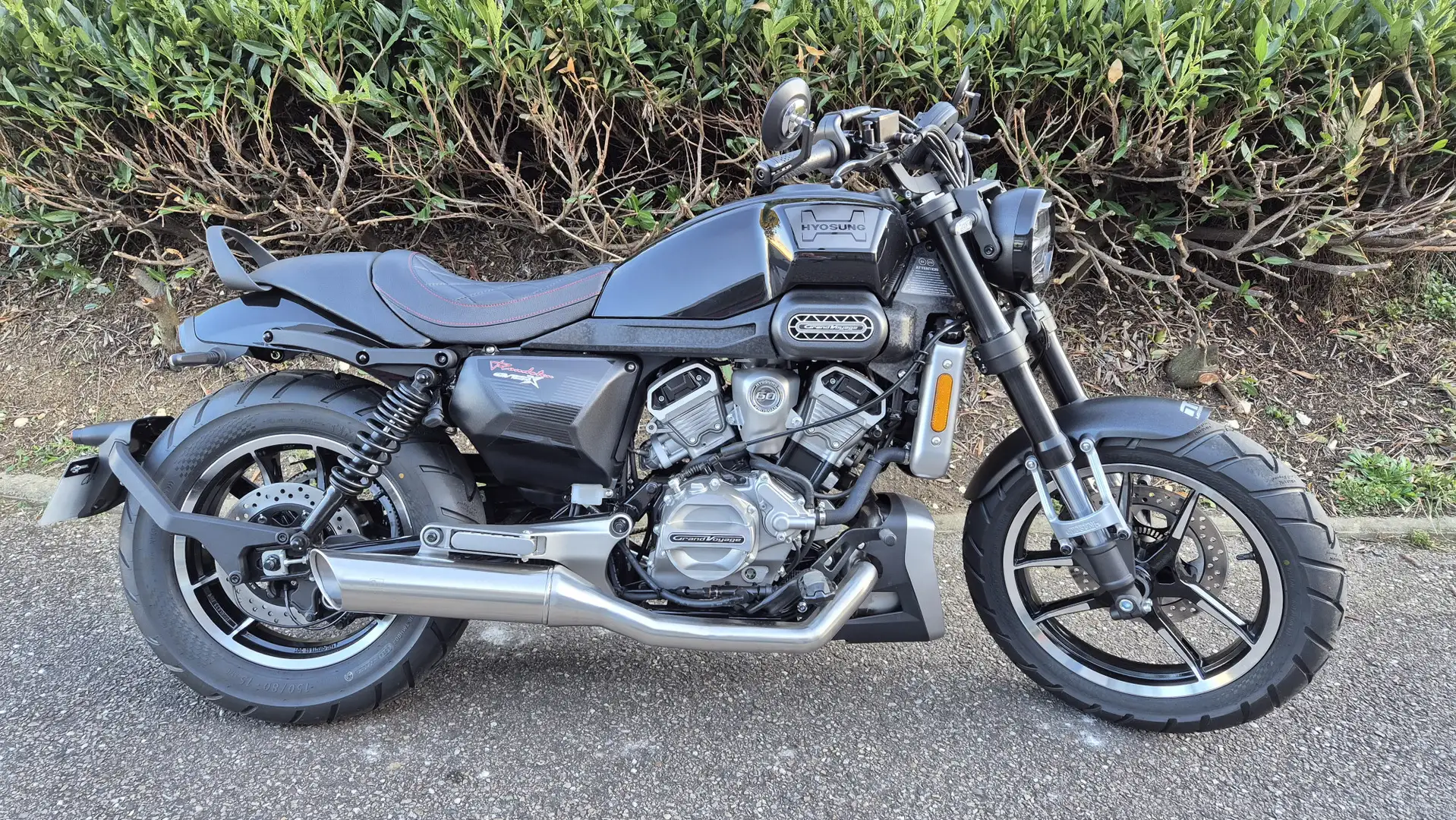 Hyosung GV 125 Negro - 2