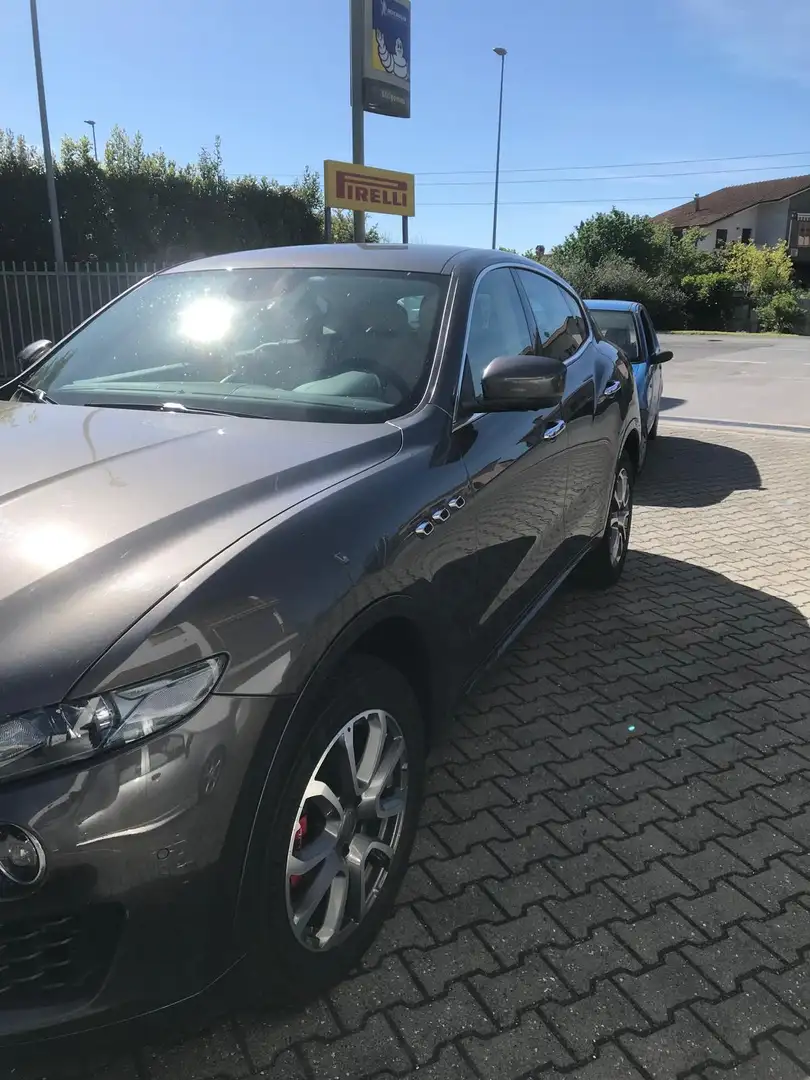 Maserati Levante 3.0 V6 250cv auto Gris - 2