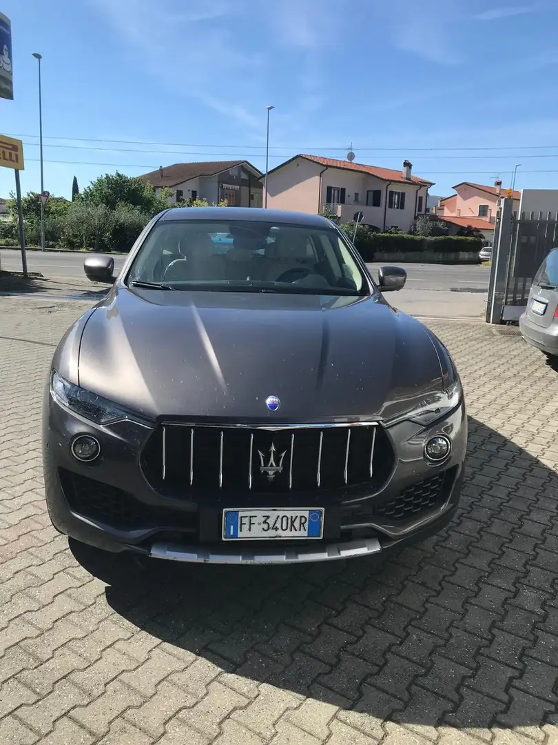 Maserati Levante 3.0 V6 250cv auto Gris - 1