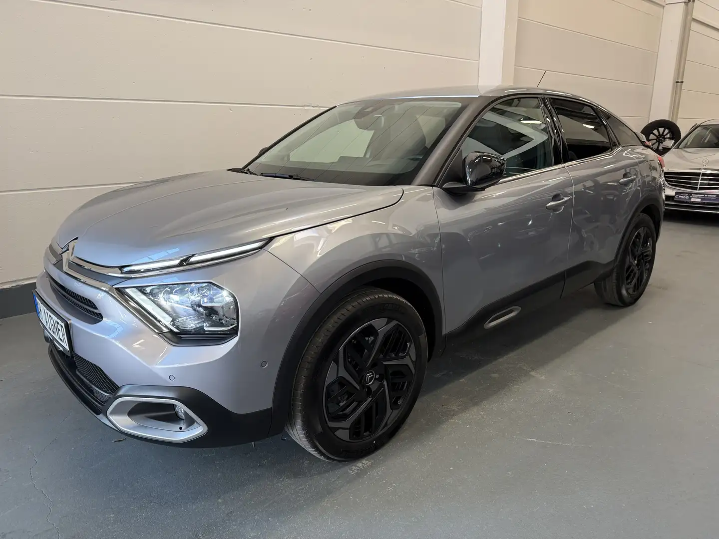 Citroen C4 Shine 130 Pure-Tech*1Hand*Head-Up*Navi*Kamera*LED* Grau - 1