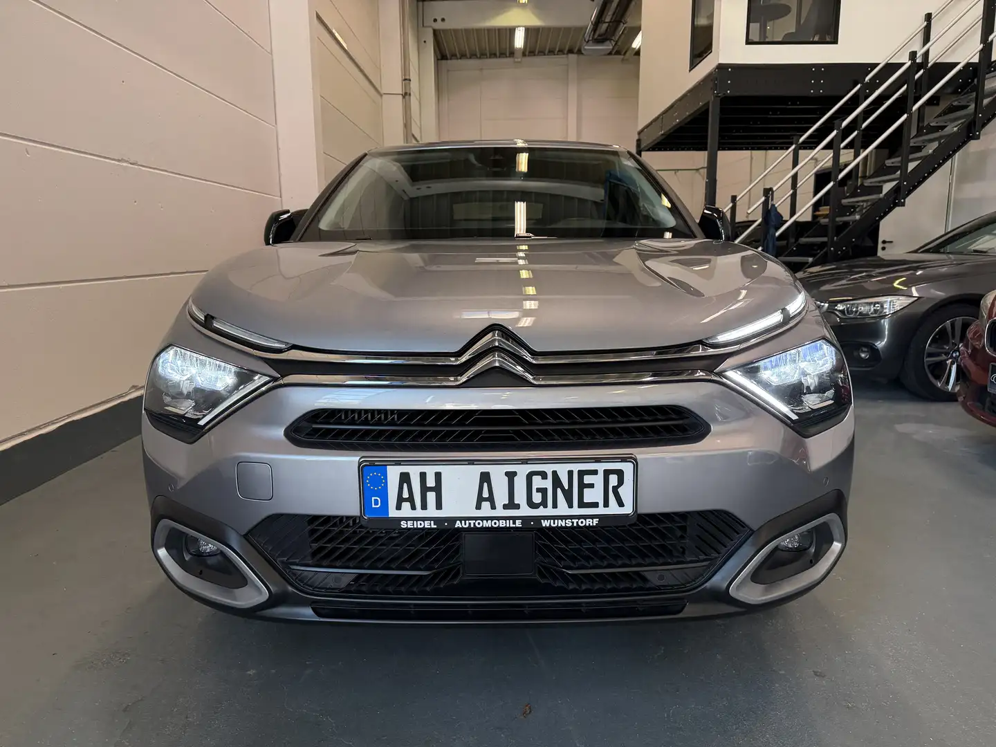 Citroen C4 Shine 130 Pure-Tech*1Hand*Head-Up*Navi*Kamera*LED* Grau - 2