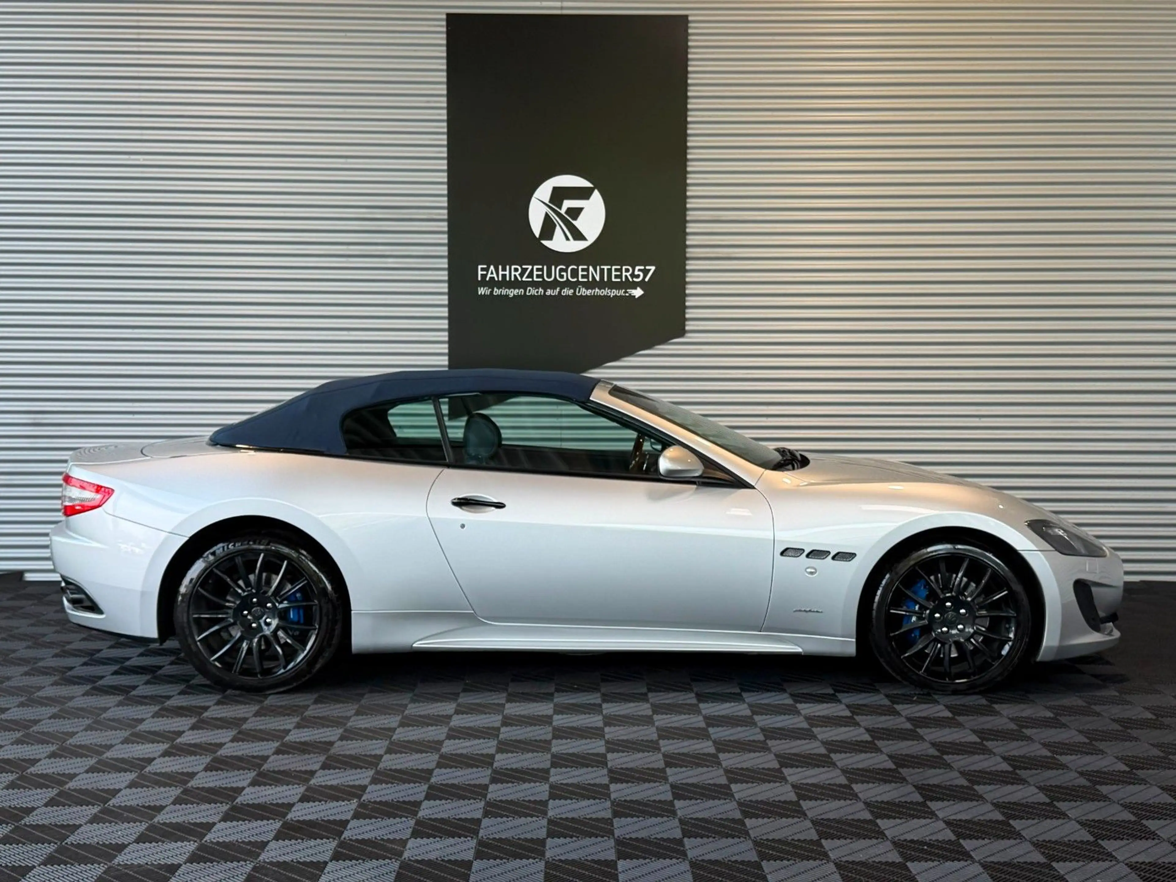 Maserati GranCabrio S 4.7L V8/PDC/NAVI/SHZ/BOSE — photo 6