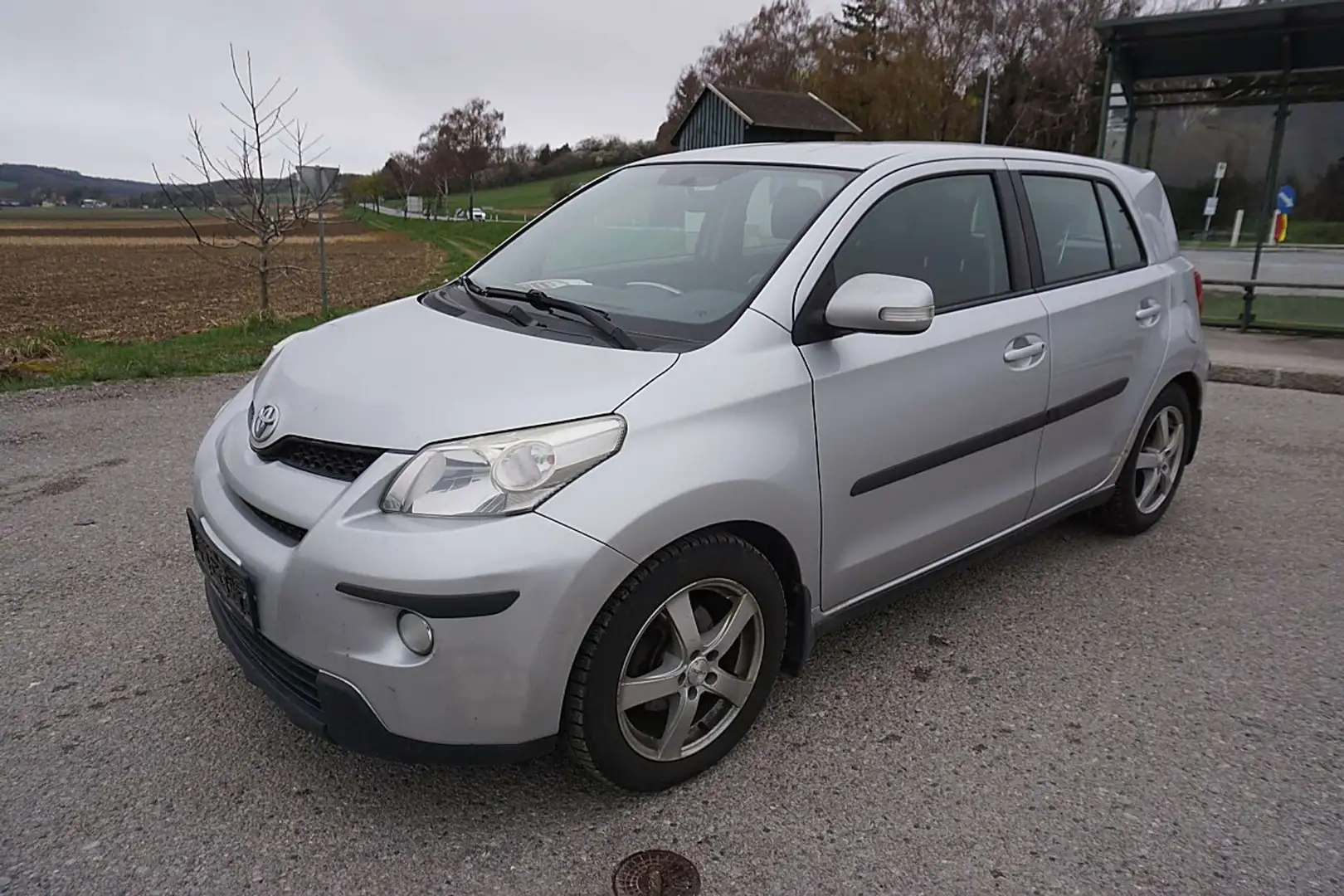 Toyota Urban Cruiser 1,4 D-4D DPF High Grau - 1