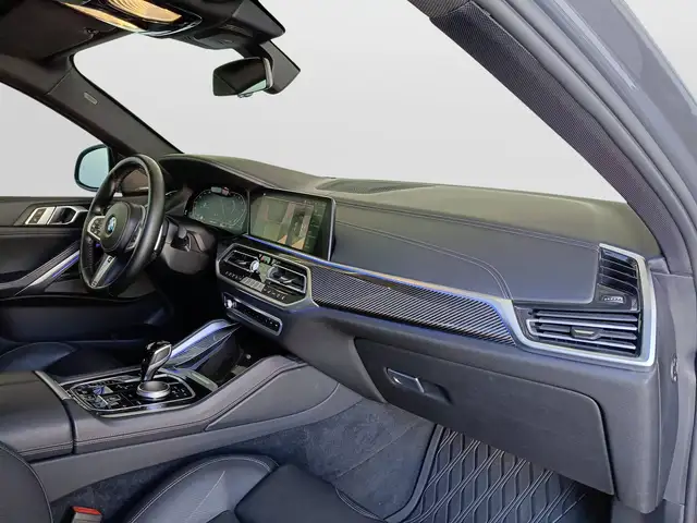 BMW X6 view 10