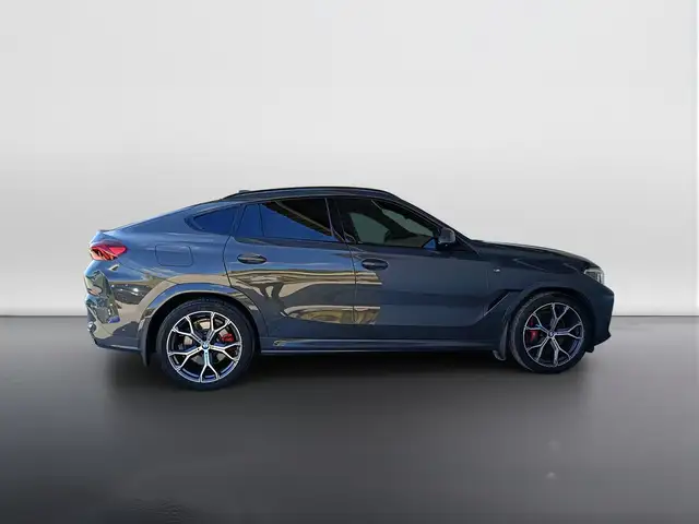 BMW X6 view 3