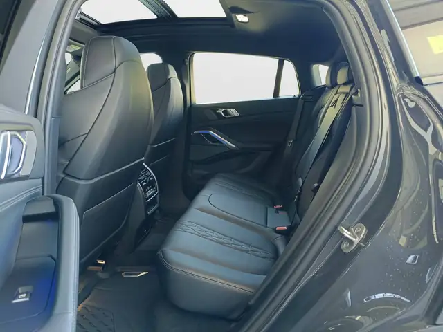 BMW X6 view 9