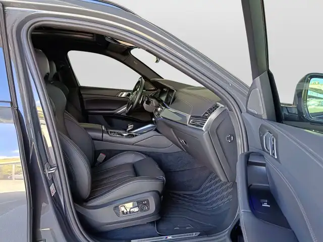 BMW X6 view 11