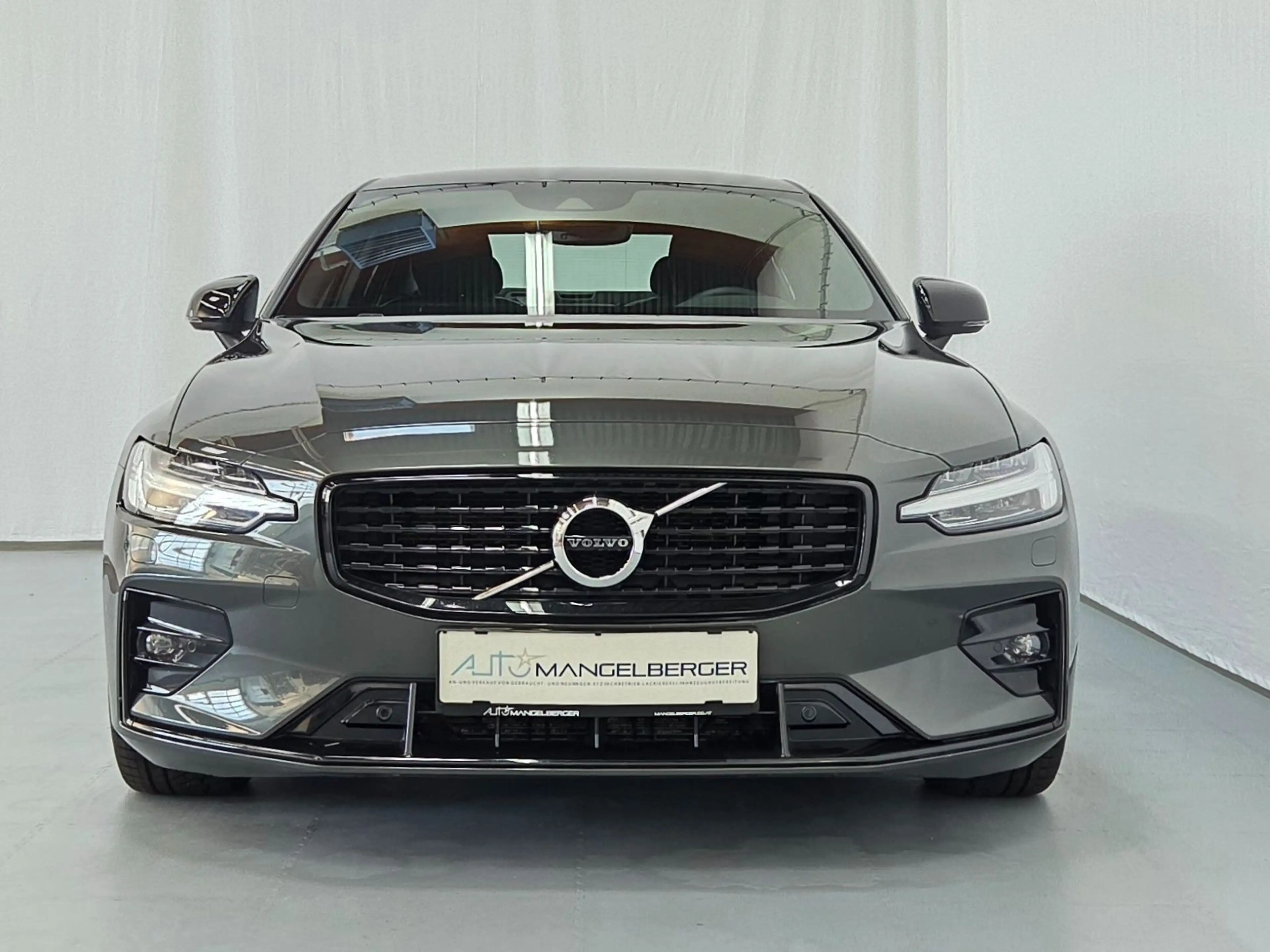 Volvo S60 B4 R-Design Geartronic — photo 3