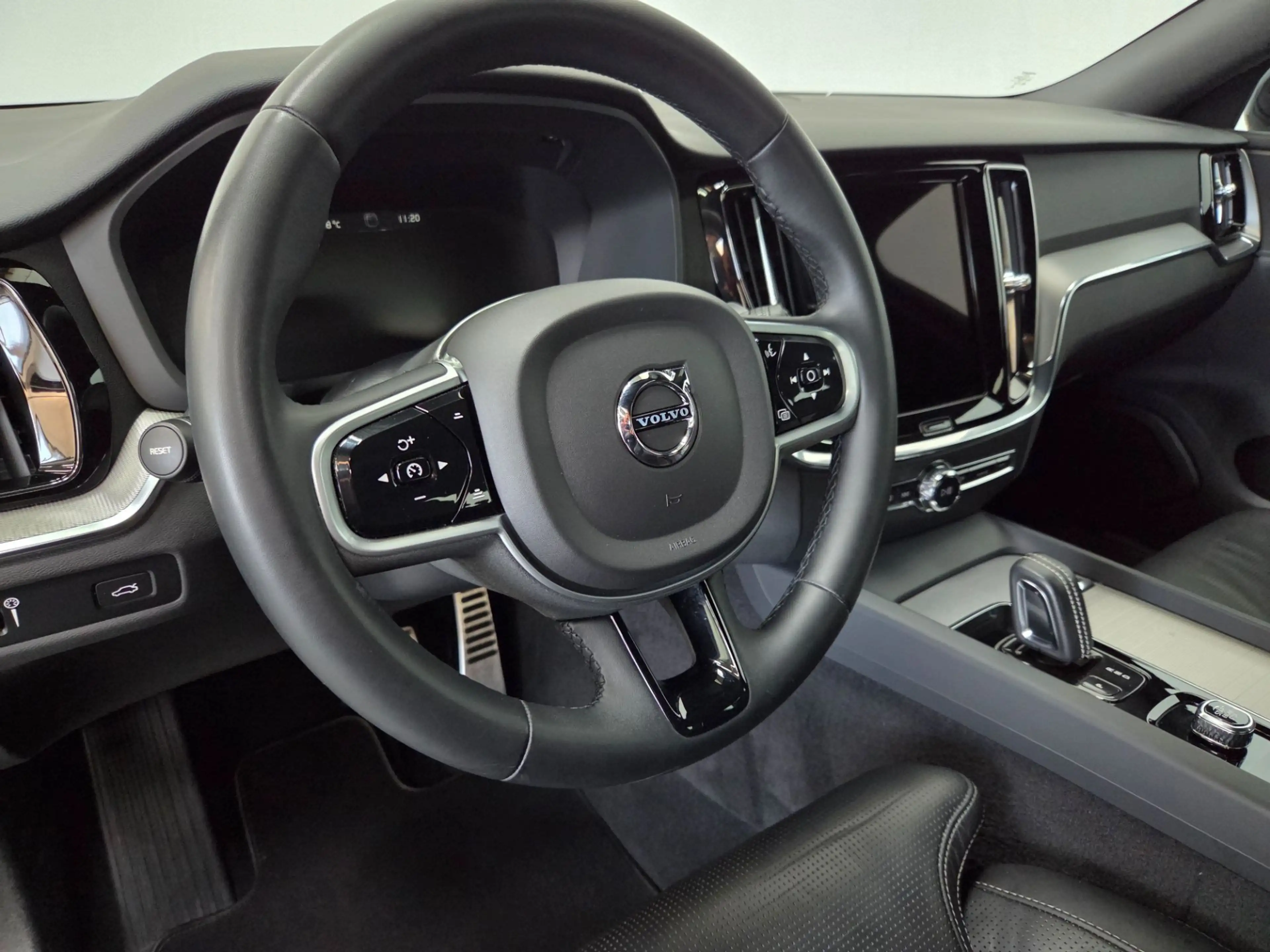 Volvo S60 B4 R-Design Geartronic — photo 10
