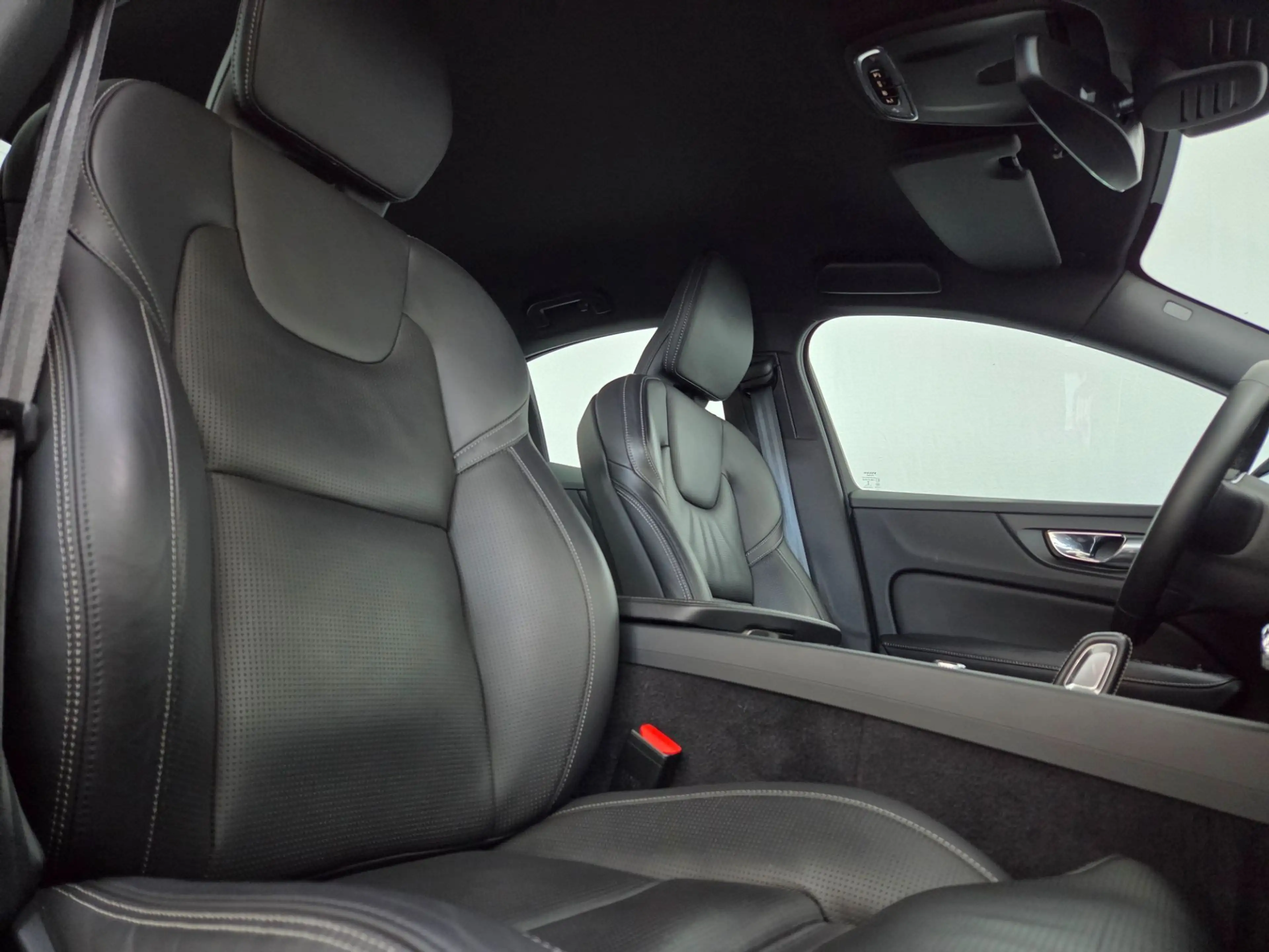 Volvo S60 B4 R-Design Geartronic — photo 14