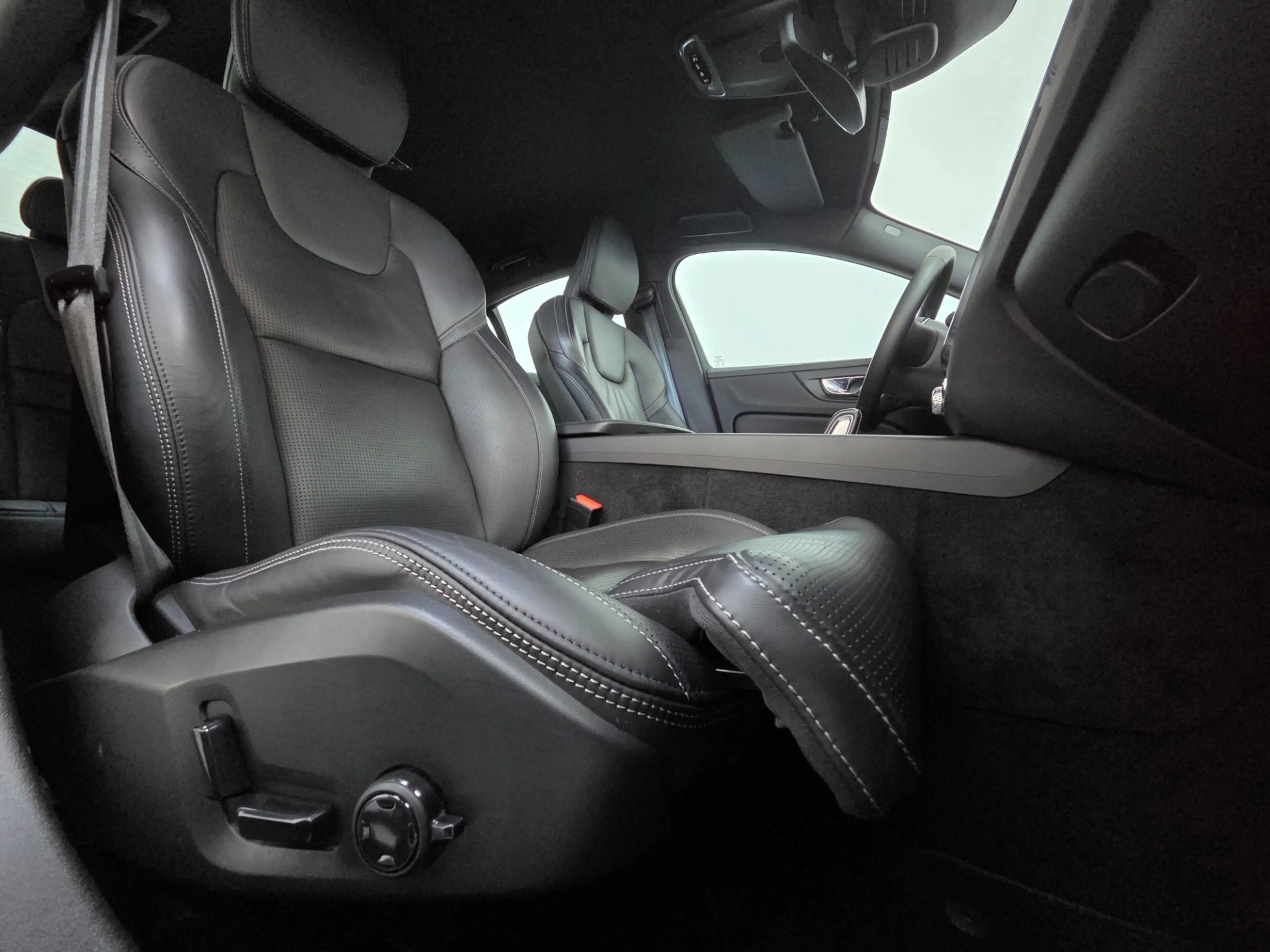 Volvo S60 B4 R-Design Geartronic — photo 15