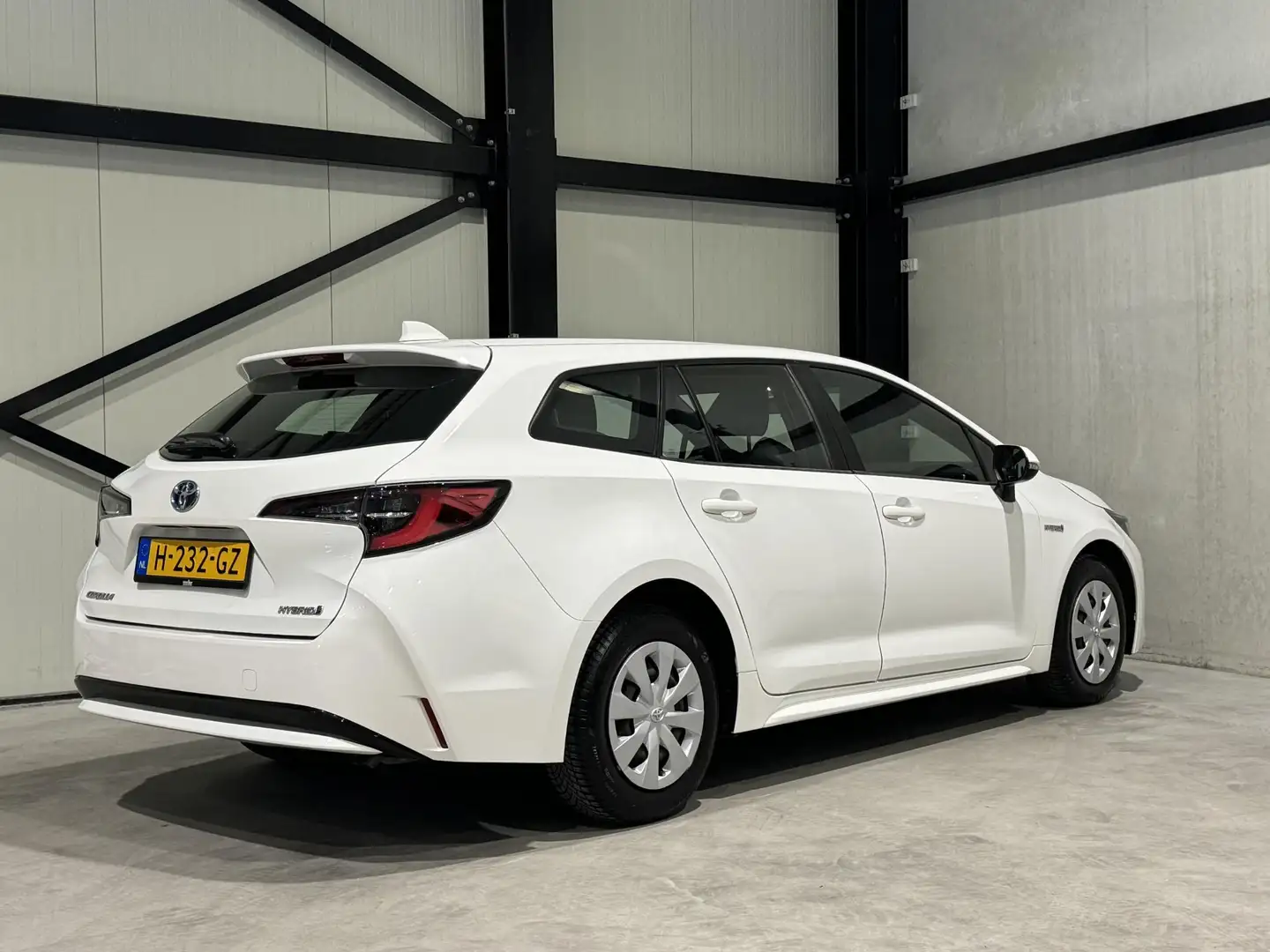 Toyota Corolla Touring Sports 1.8 Hybrid Comfort Aut. | climate-c Wit - 2