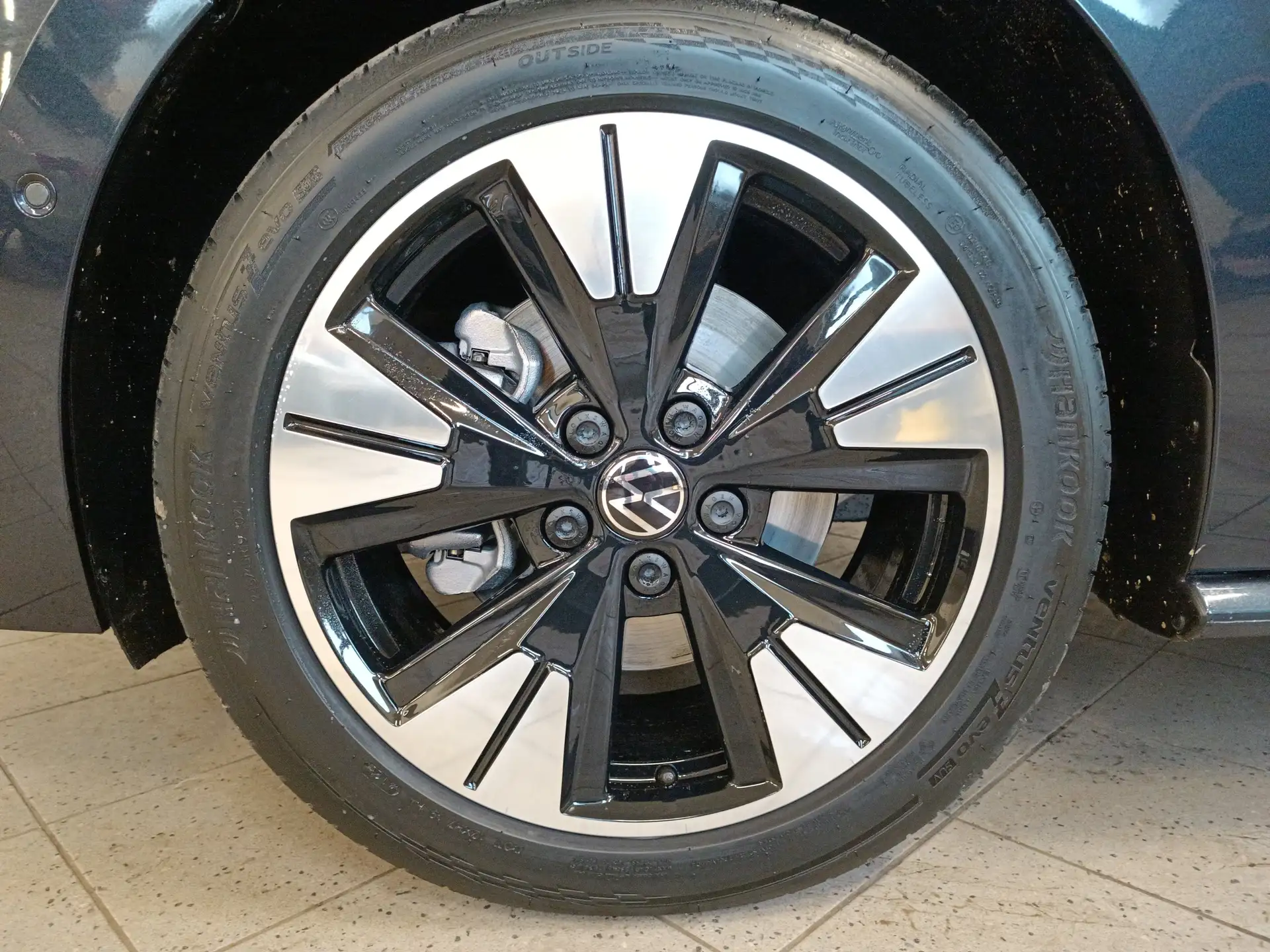 폭스바겐 Volkswagen T7 Multivan 2.0 TDI DSG AHK*Navi*Harman*Sthz*Pano 2026 블랙 사진 6