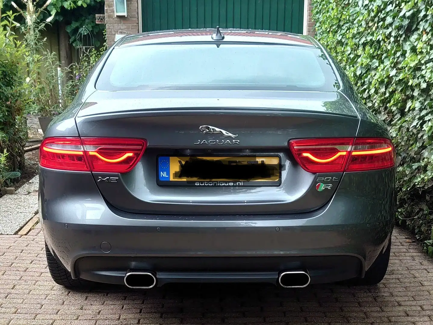 Jaguar XE R-SPORT 2.0 Portfolio Grijs - 2