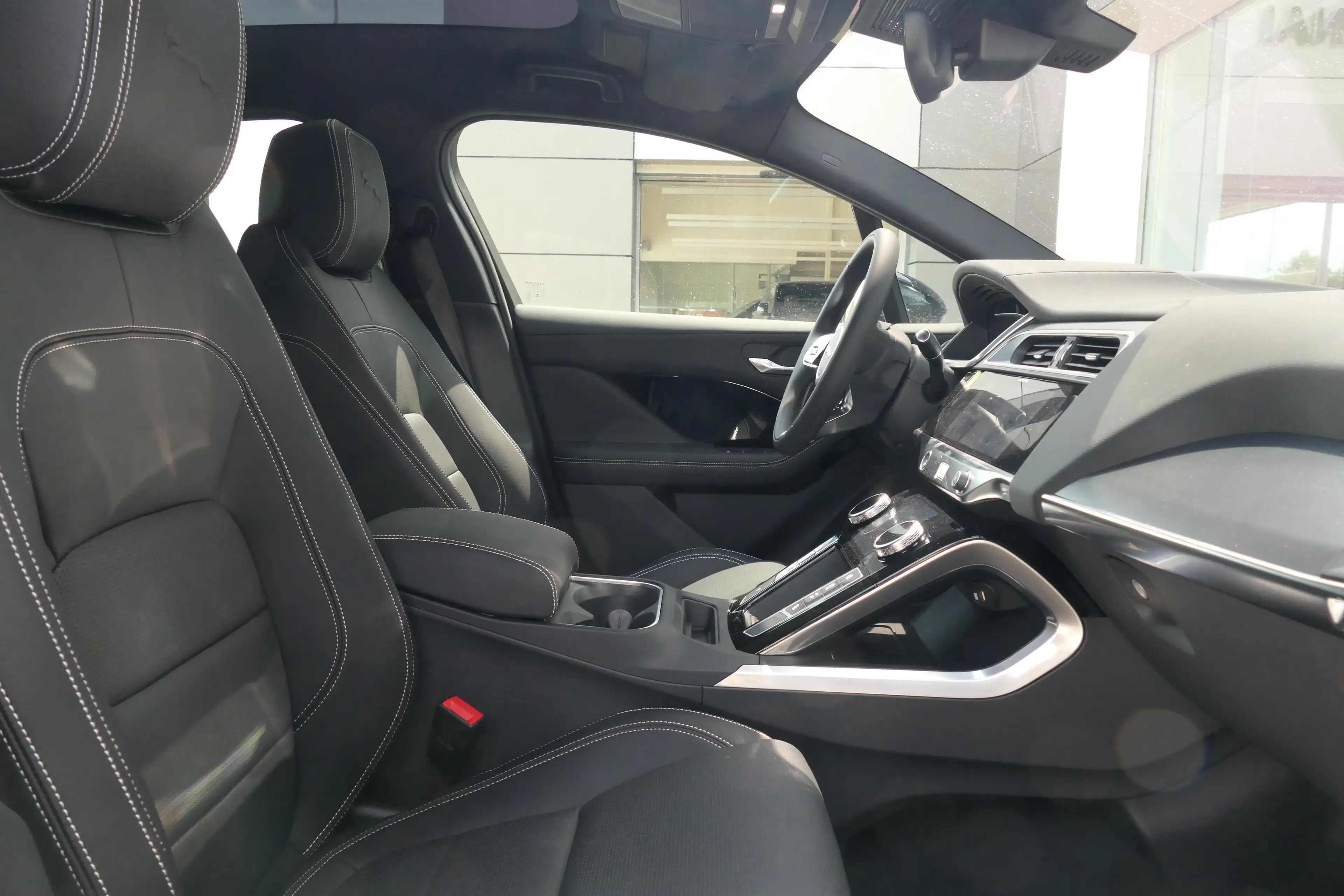 Jaguar I-Pace EV400 R-Dynamic SE AWD Auto. 2 — photo 3