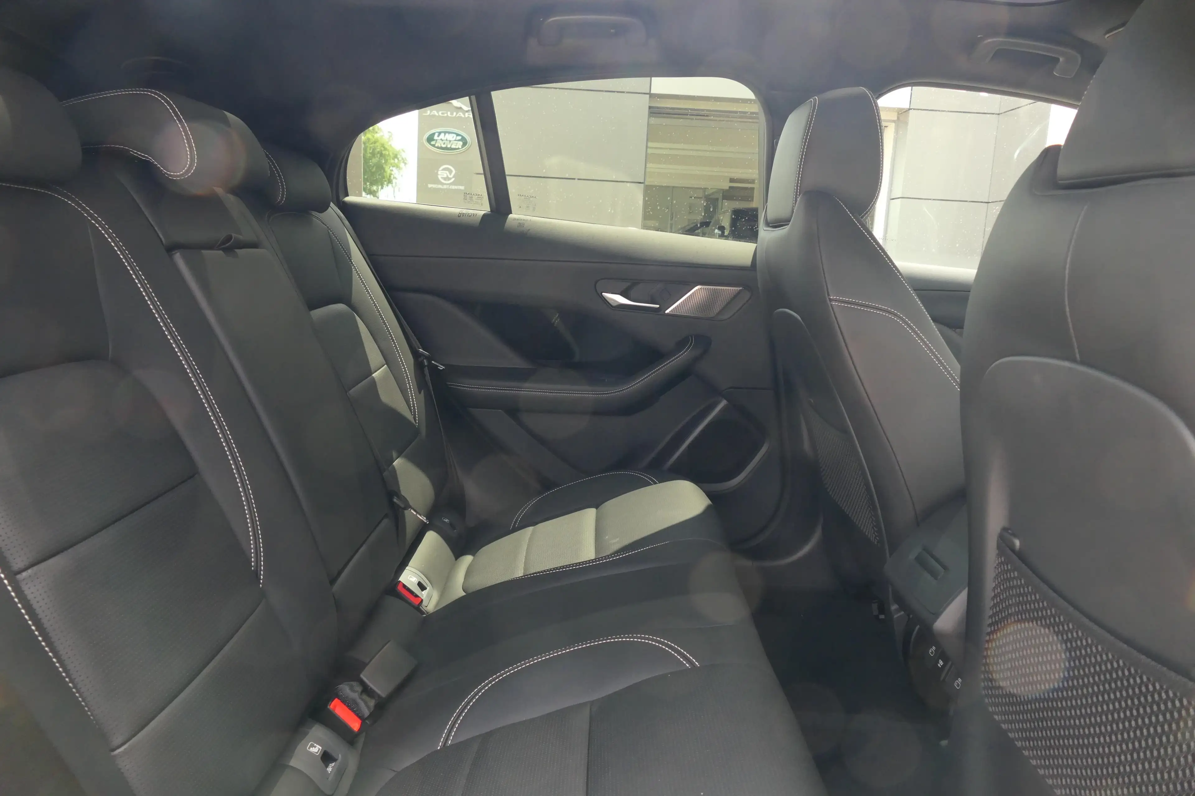 Jaguar I-Pace EV400 R-Dynamic SE AWD Auto. 2 — photo 4