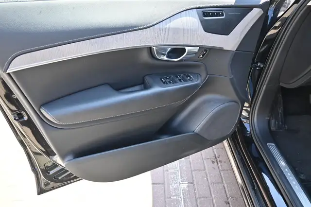 Volvo XC90 view 15