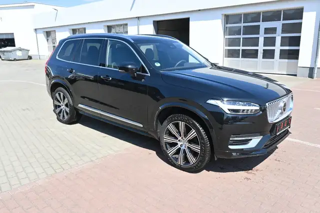 Volvo XC90 view 4