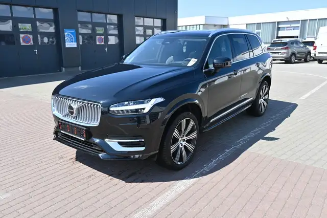 Volvo XC90 view 2