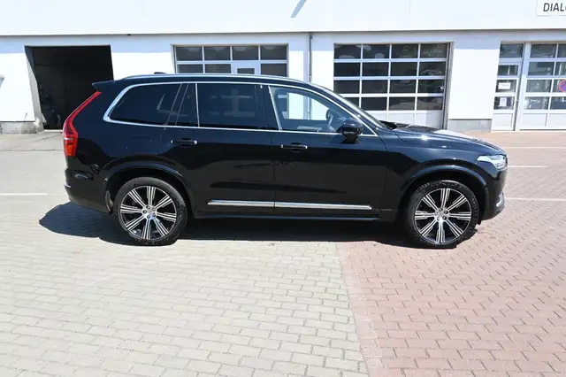 Volvo XC90 view 5