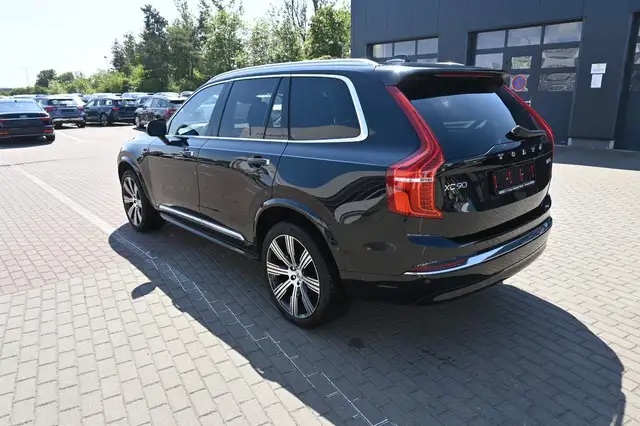 Volvo XC90 view 10