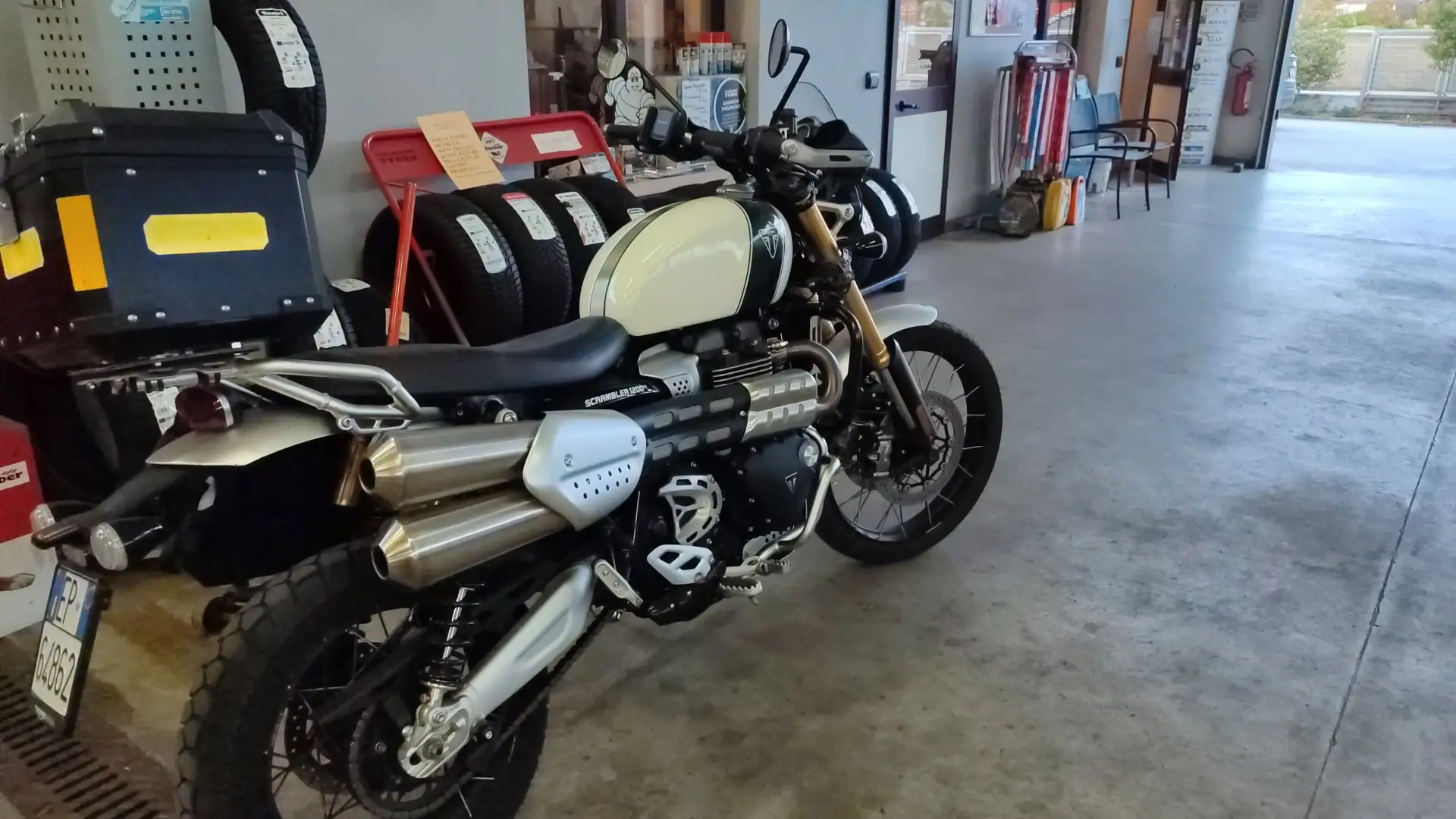 Triumph Scrambler Bianco - 2