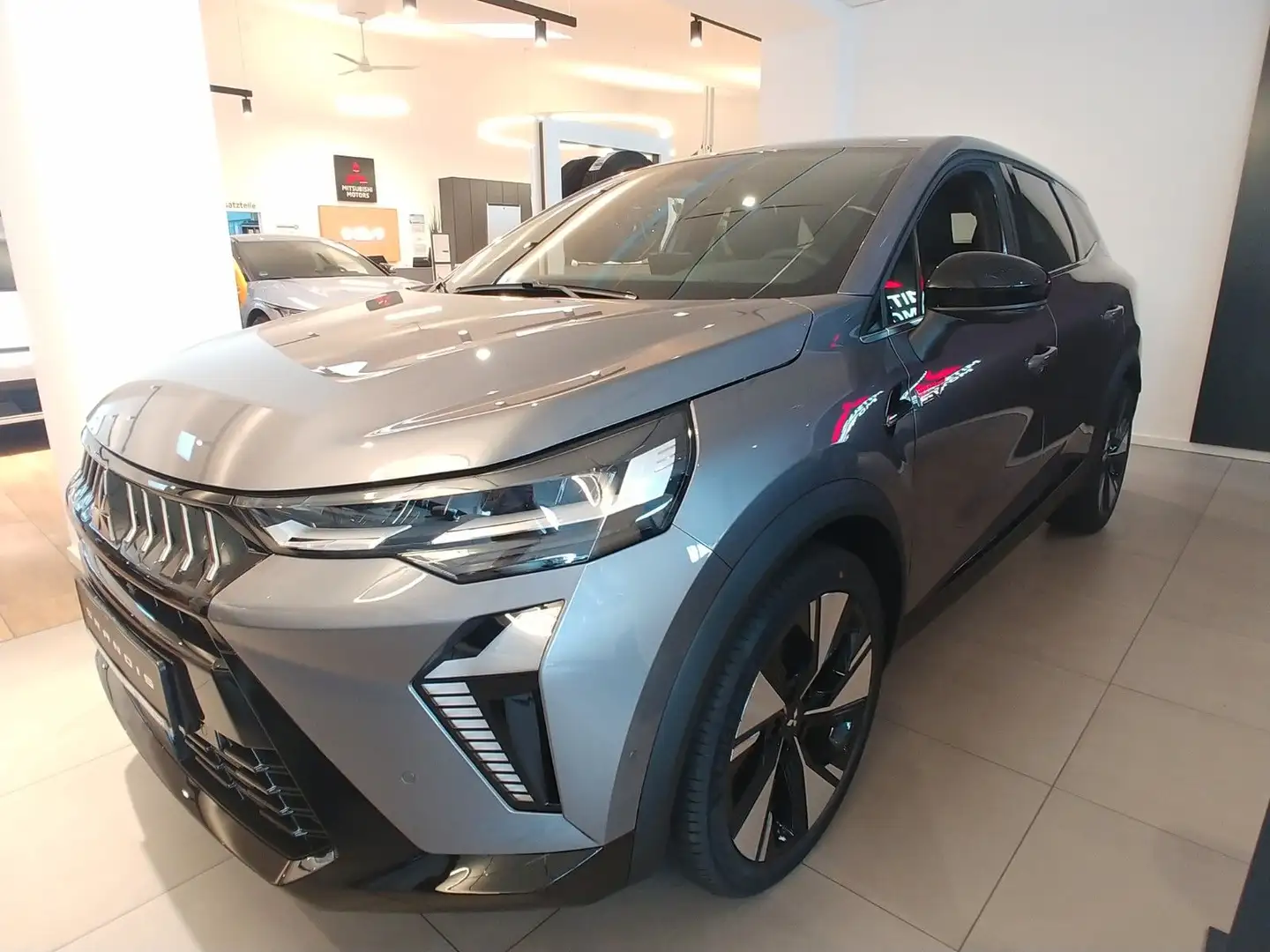 Mitsubishi Grandis 1.8 Hybrid Benziner Intro Edition Grau - 1