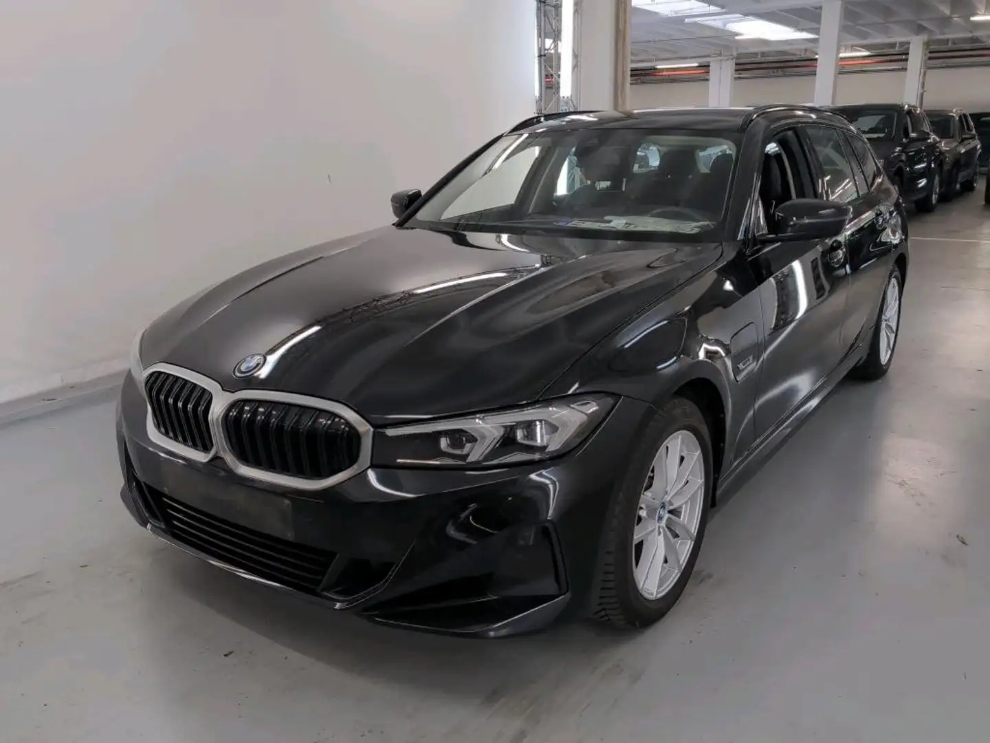 BMW 320 320e Touring Aut. FACE-LIFT Zwart - 1