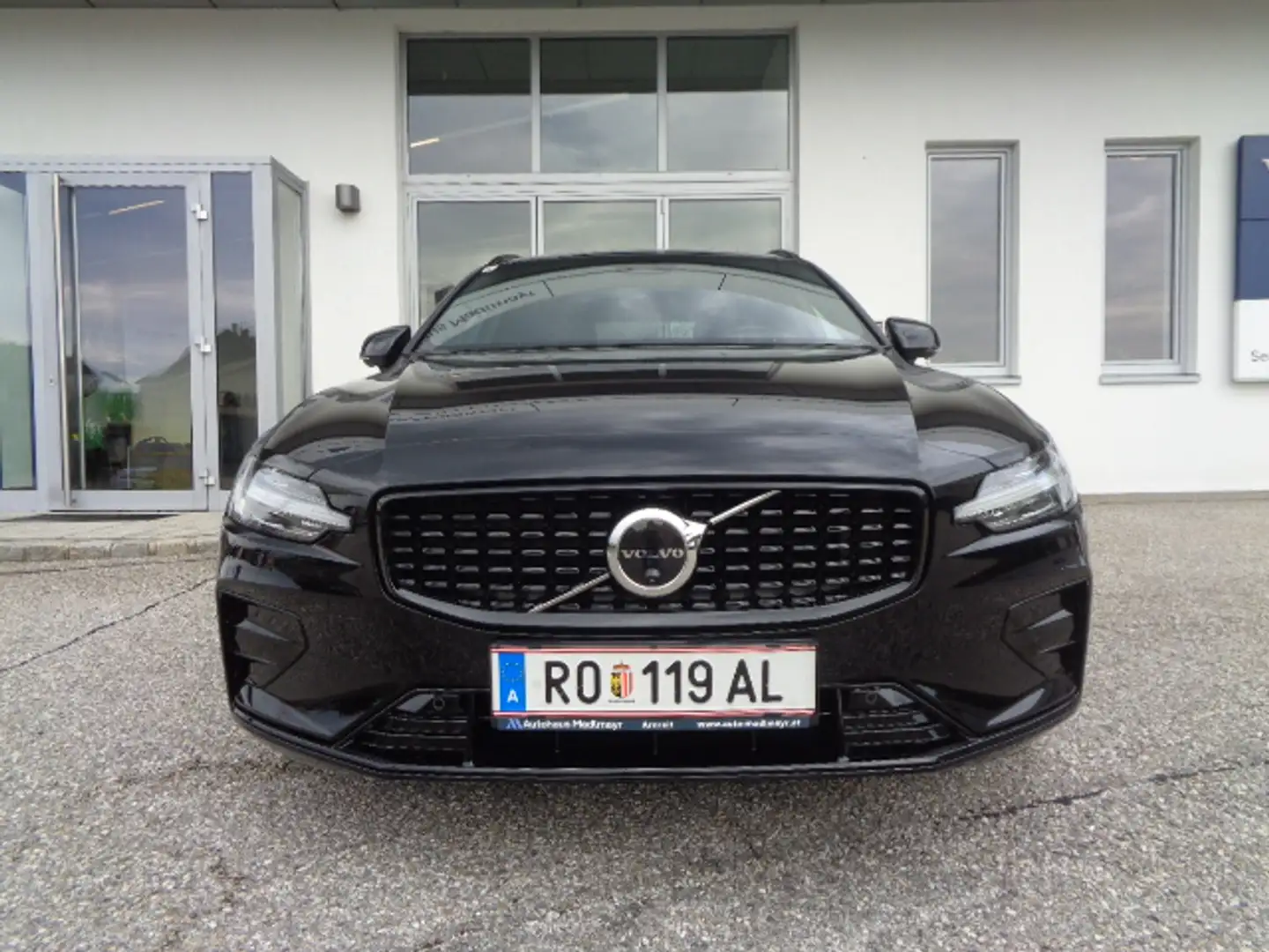 Volvo V60 Plus Dark, B4, Mild Hybrid, Benzin Schwarz - 1