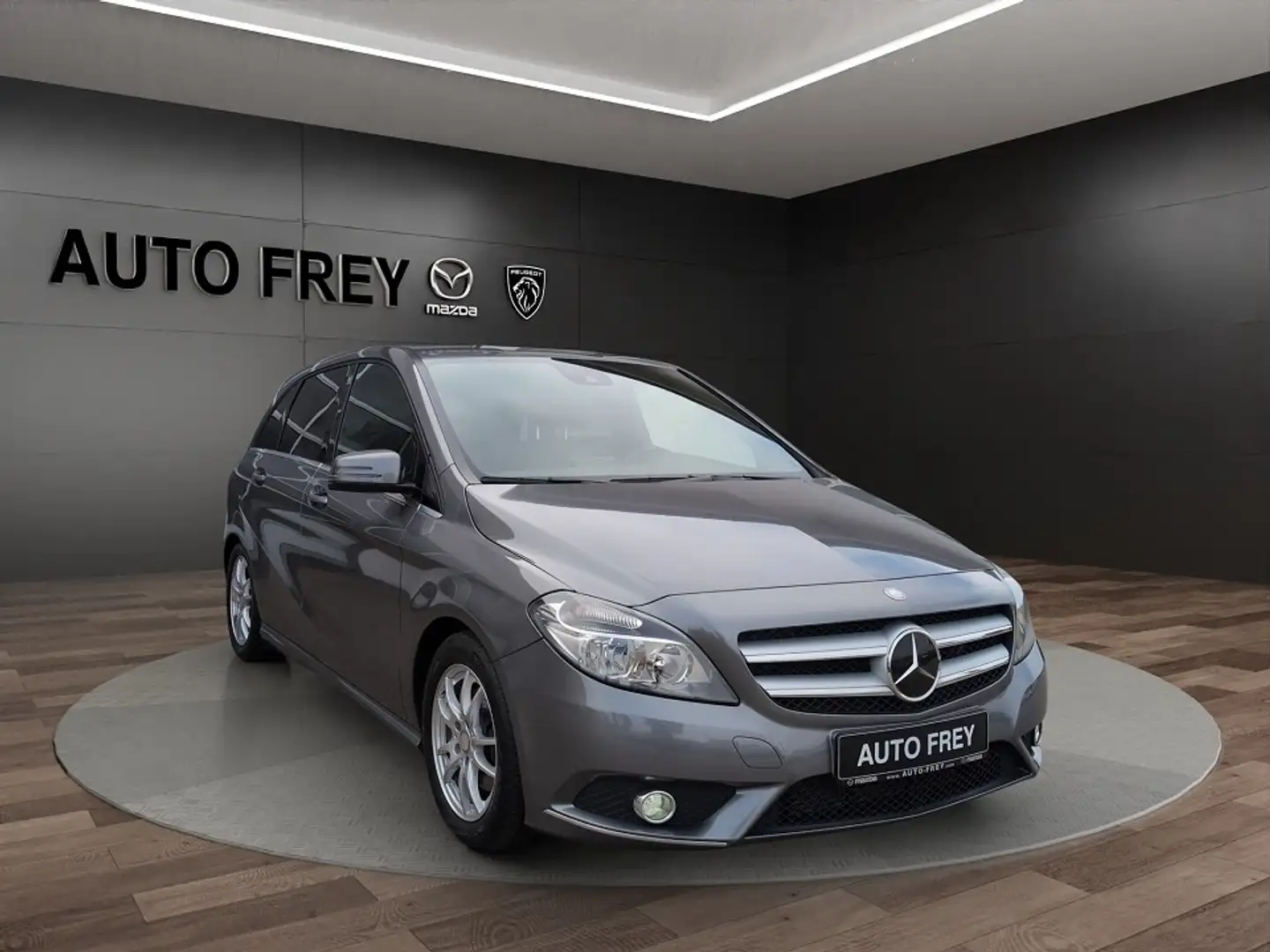 Mercedes-Benz B 180 7G-AUTOMATIK+TEILLEDER+NAVI+KAMERA+NAVI:COMAND+1.H Grau - 1