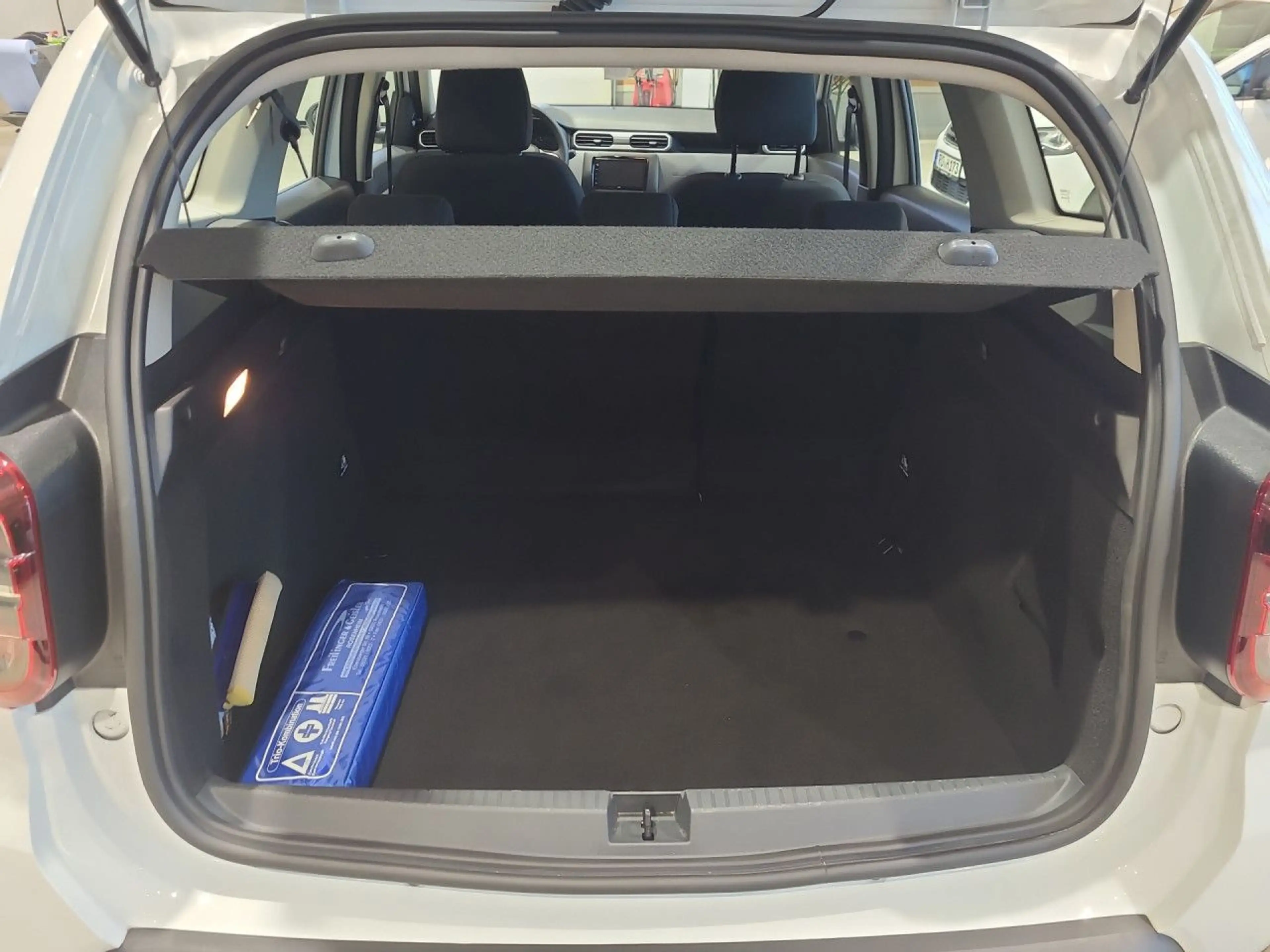 Dacia Duster Essential Bluetooth LED el. Fenster — photo 17
